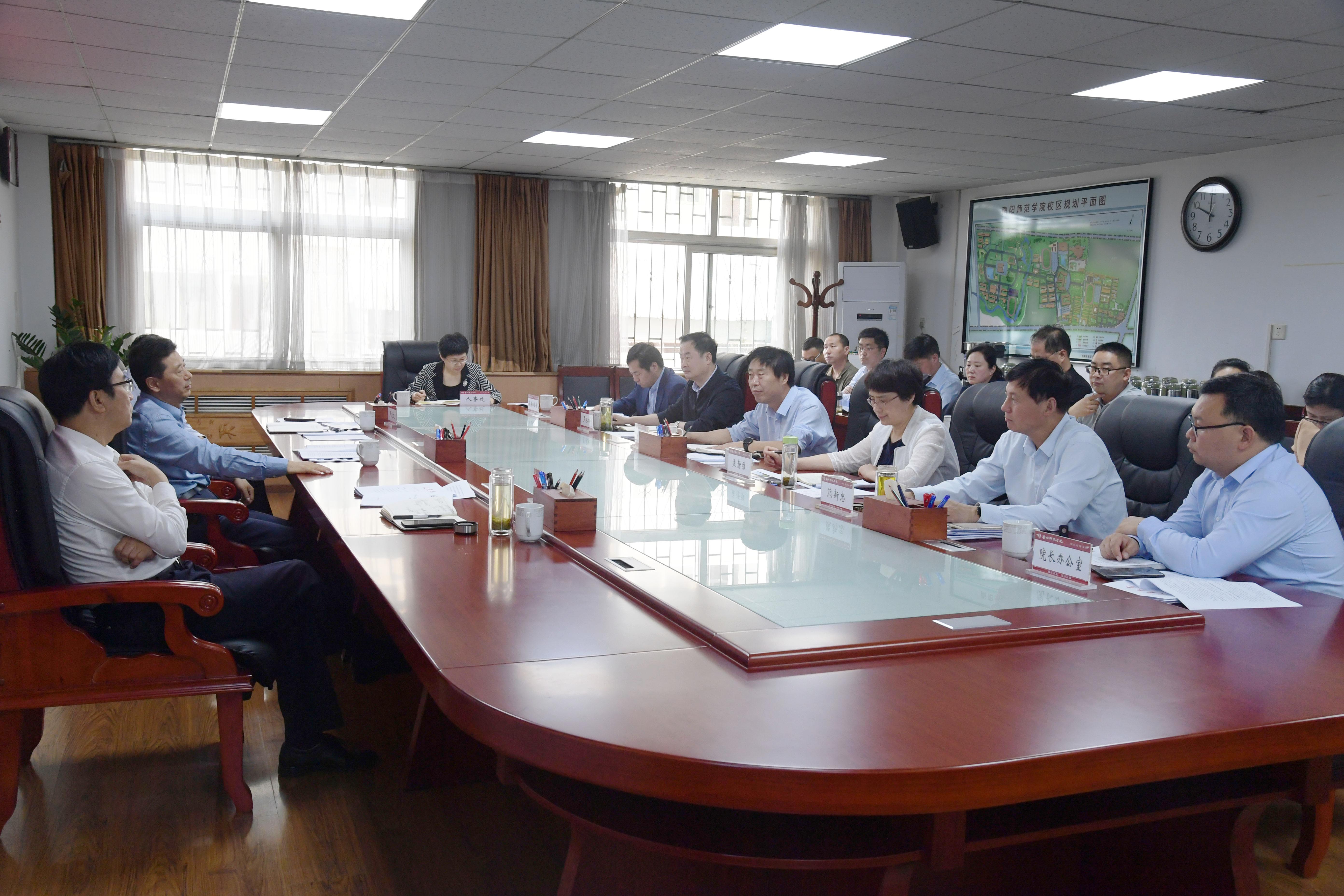 2.会议现场.jpg