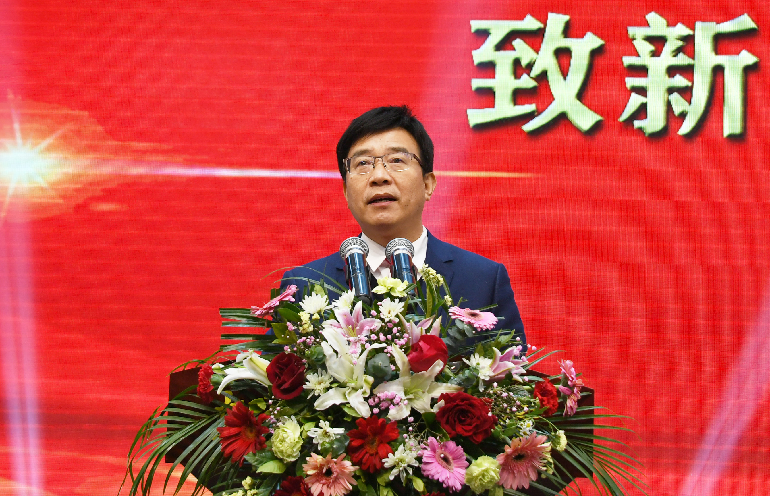 1.校长张宝锋致辞.jpg