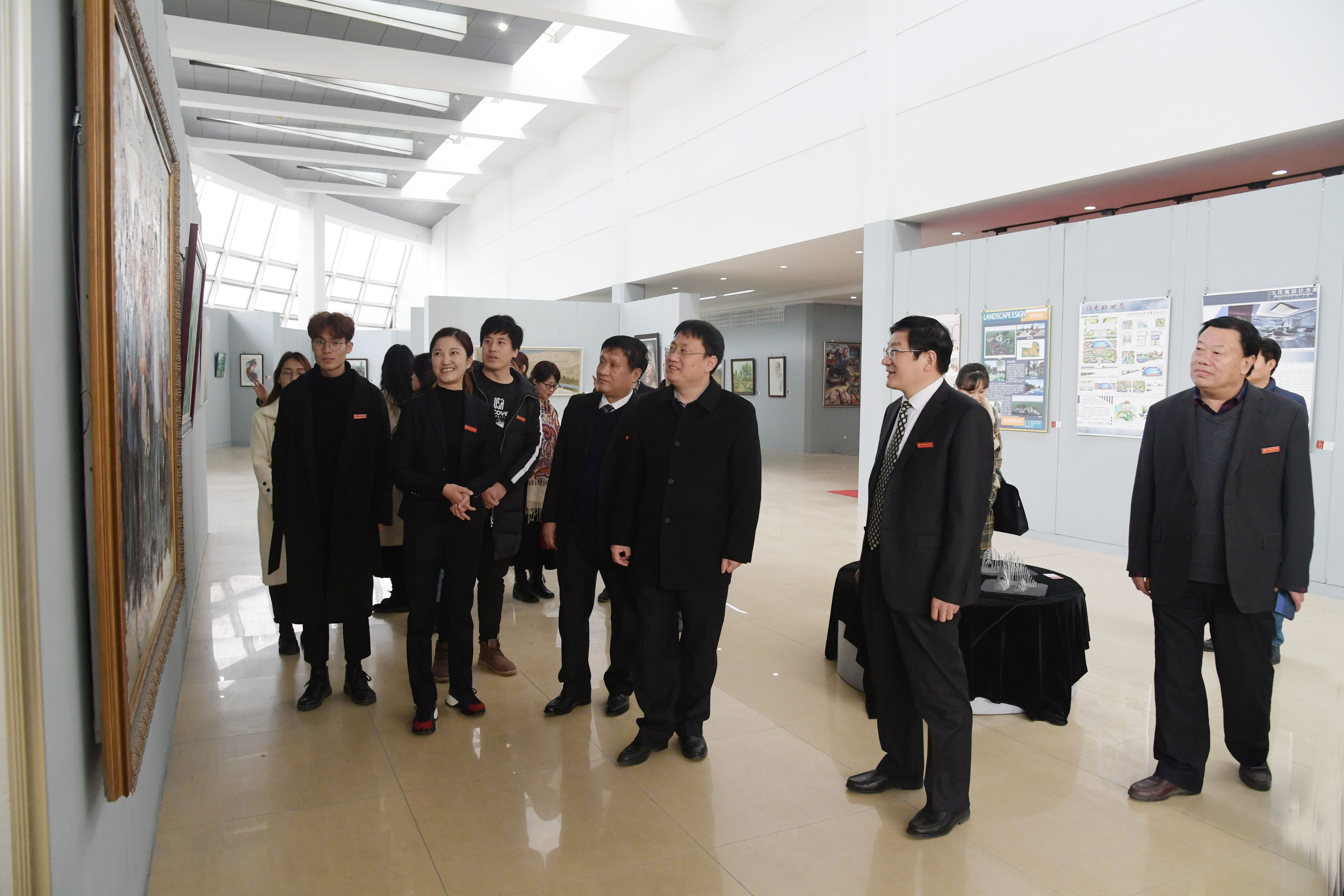 实地考察美术馆并参观新中国成立七十周年美术展.JPG