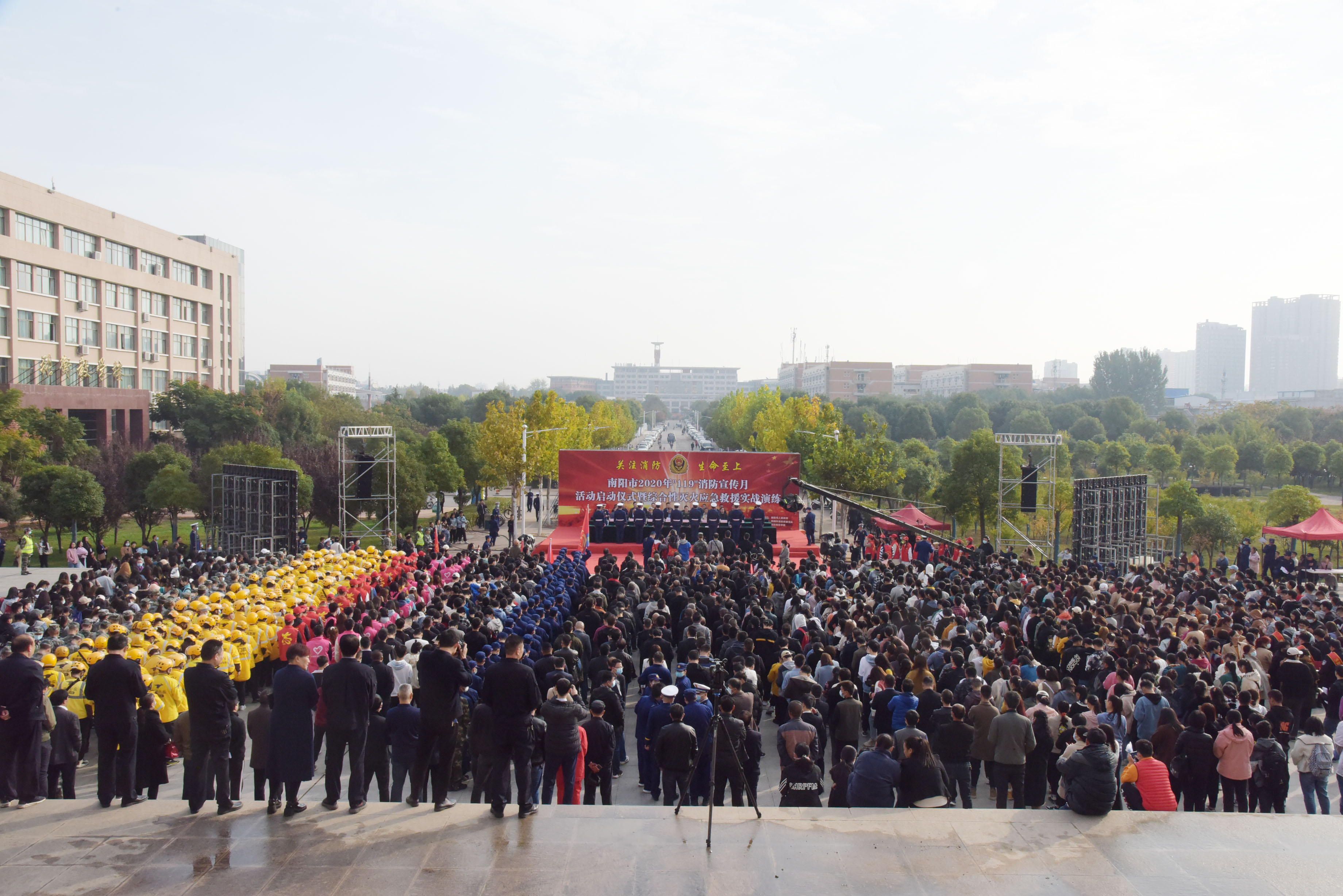 2启动仪式现场.jpg