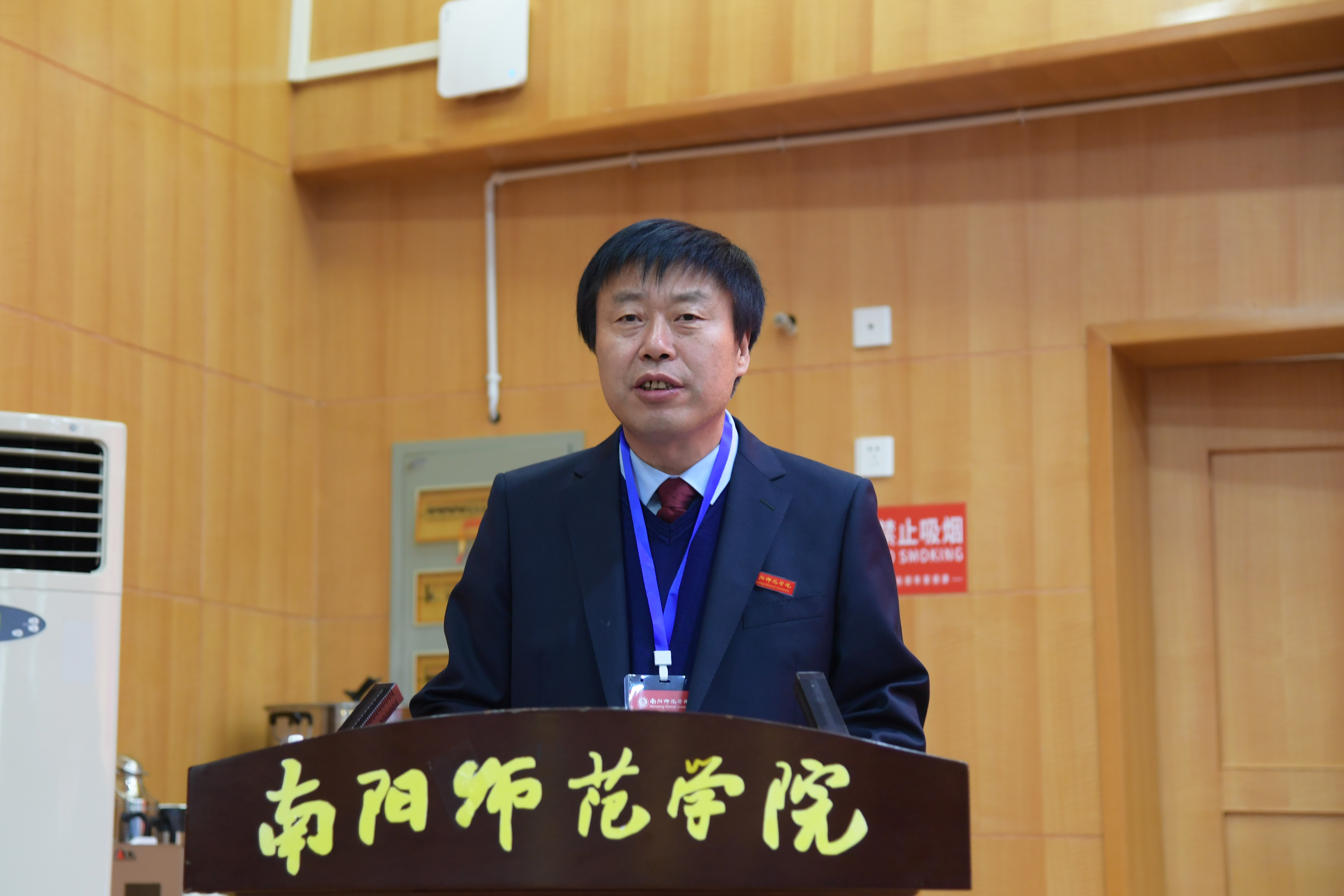 4校党委副书记、工会主席邵书峰作工会工作报告.jpg