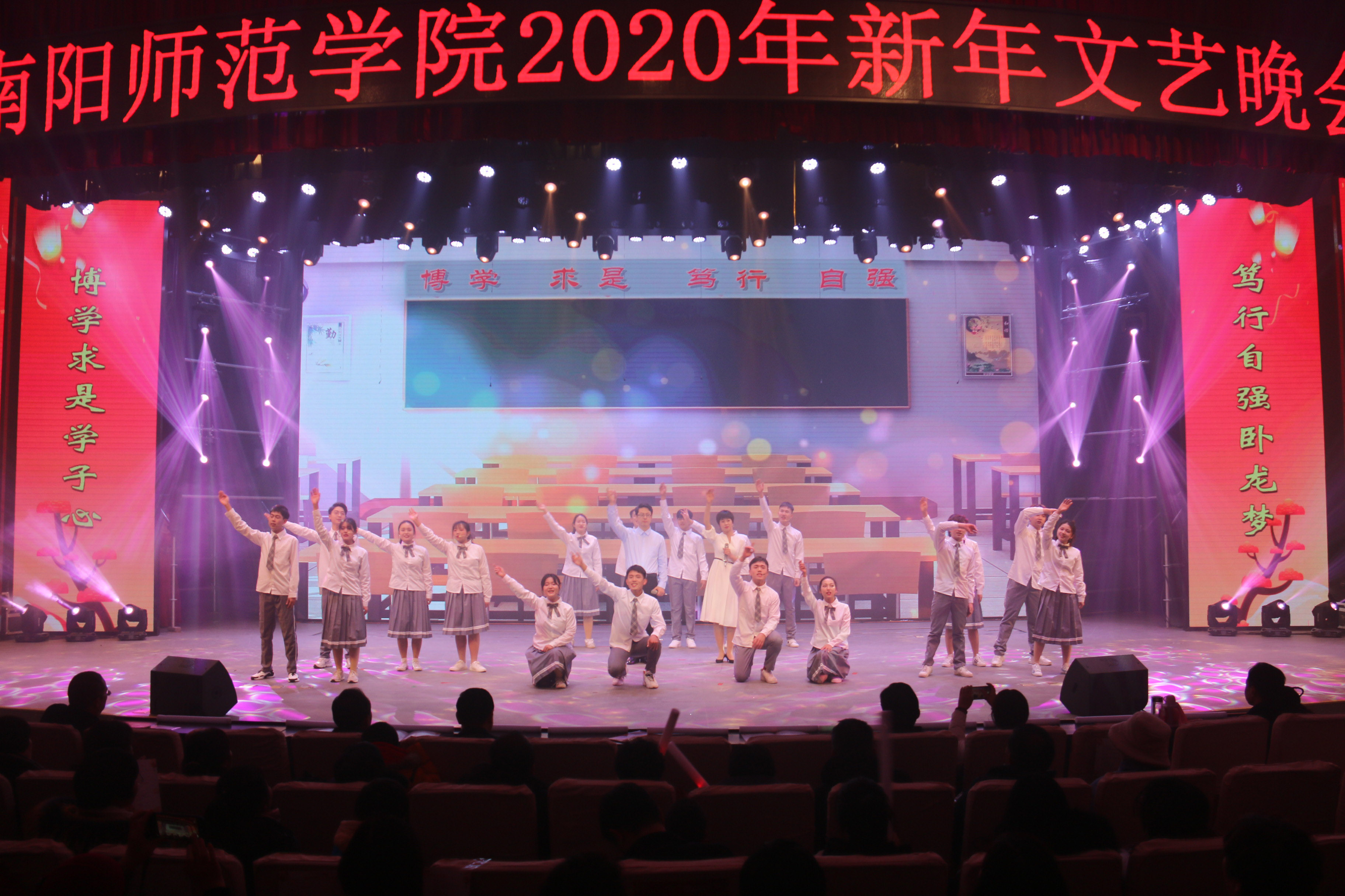 8曲涵、李源，702话剧团表演的音诗画《老师，您好》.JPG