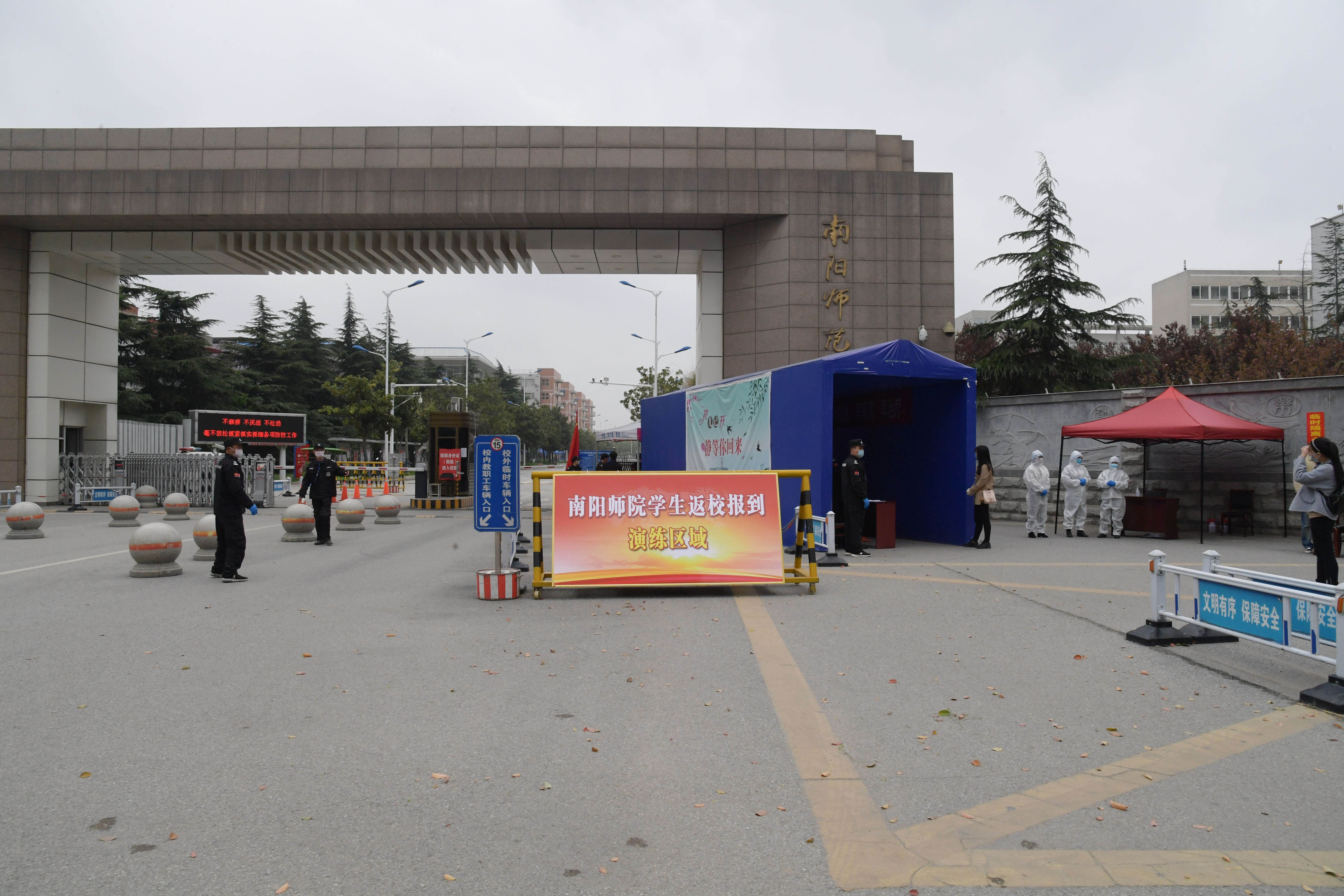 1学生返校报到演练现场.JPG