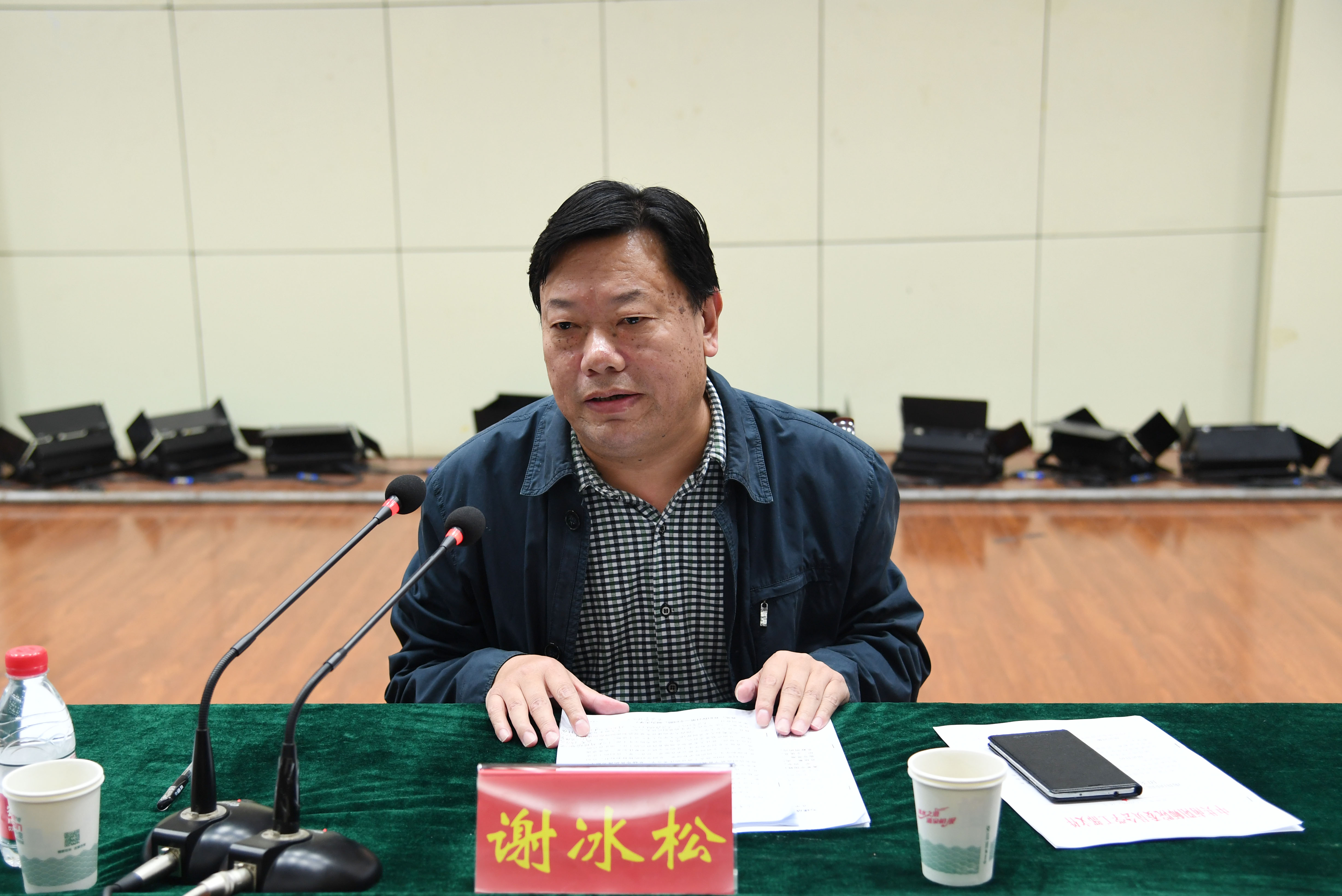 3副校长谢冰松作第一讲报告.JPG