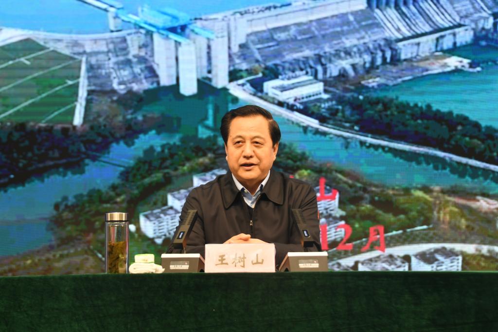 2原河南省南水北调办主任、省政府移民办主任、省水利厅厅长、省政协秘书长王树山同志作专题报告.JPG