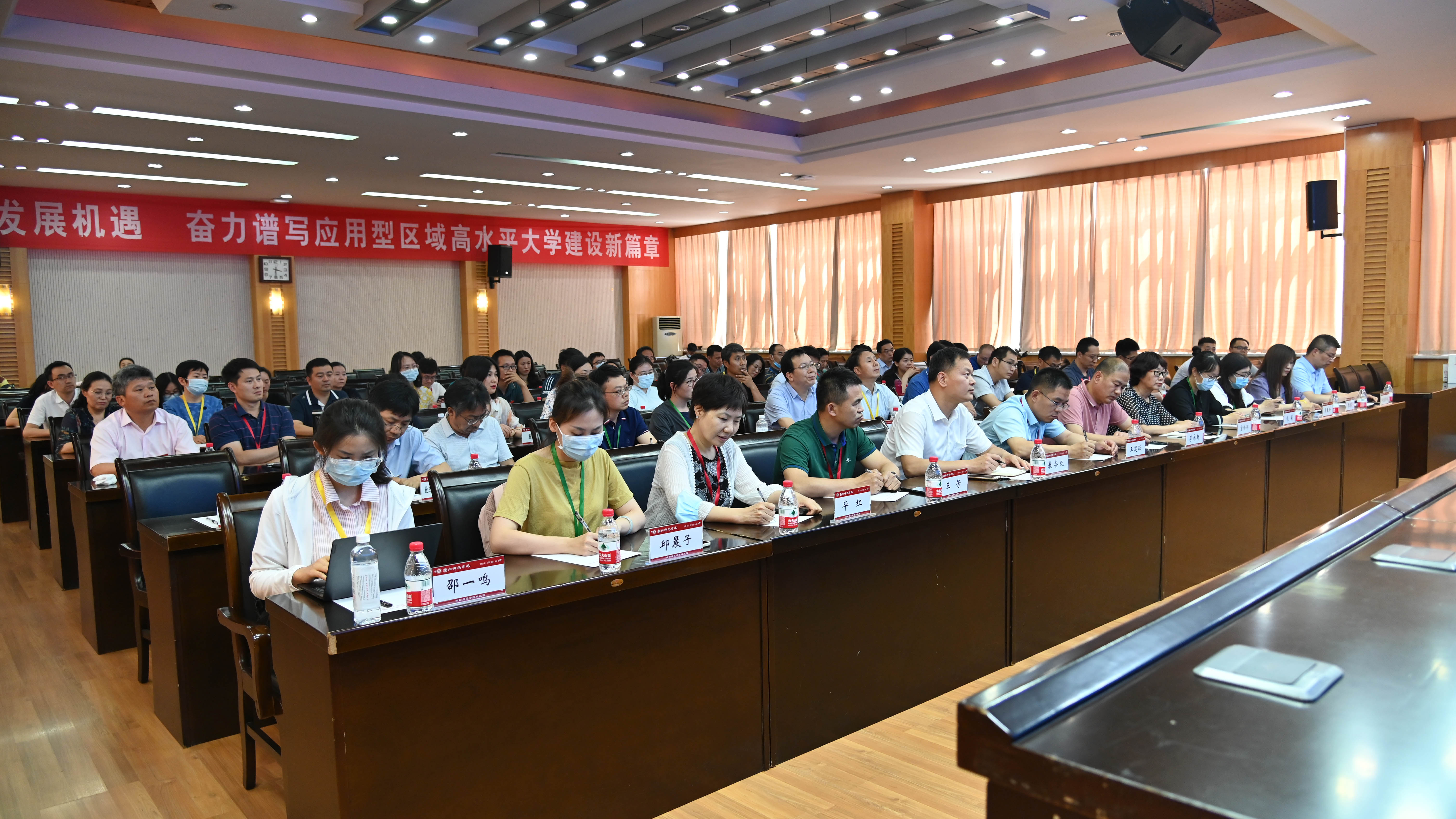 2.交流会现场.jpg