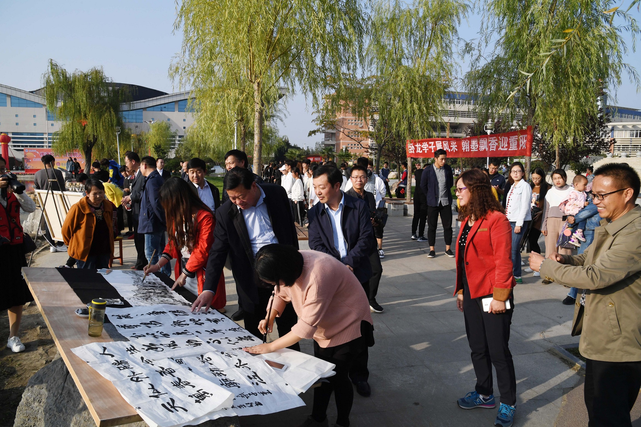 12书画表演现场.JPG