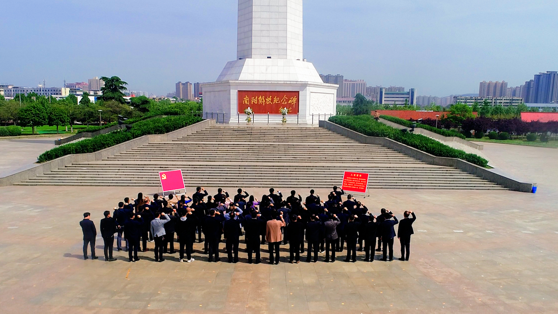 6重温入党誓词.jpg