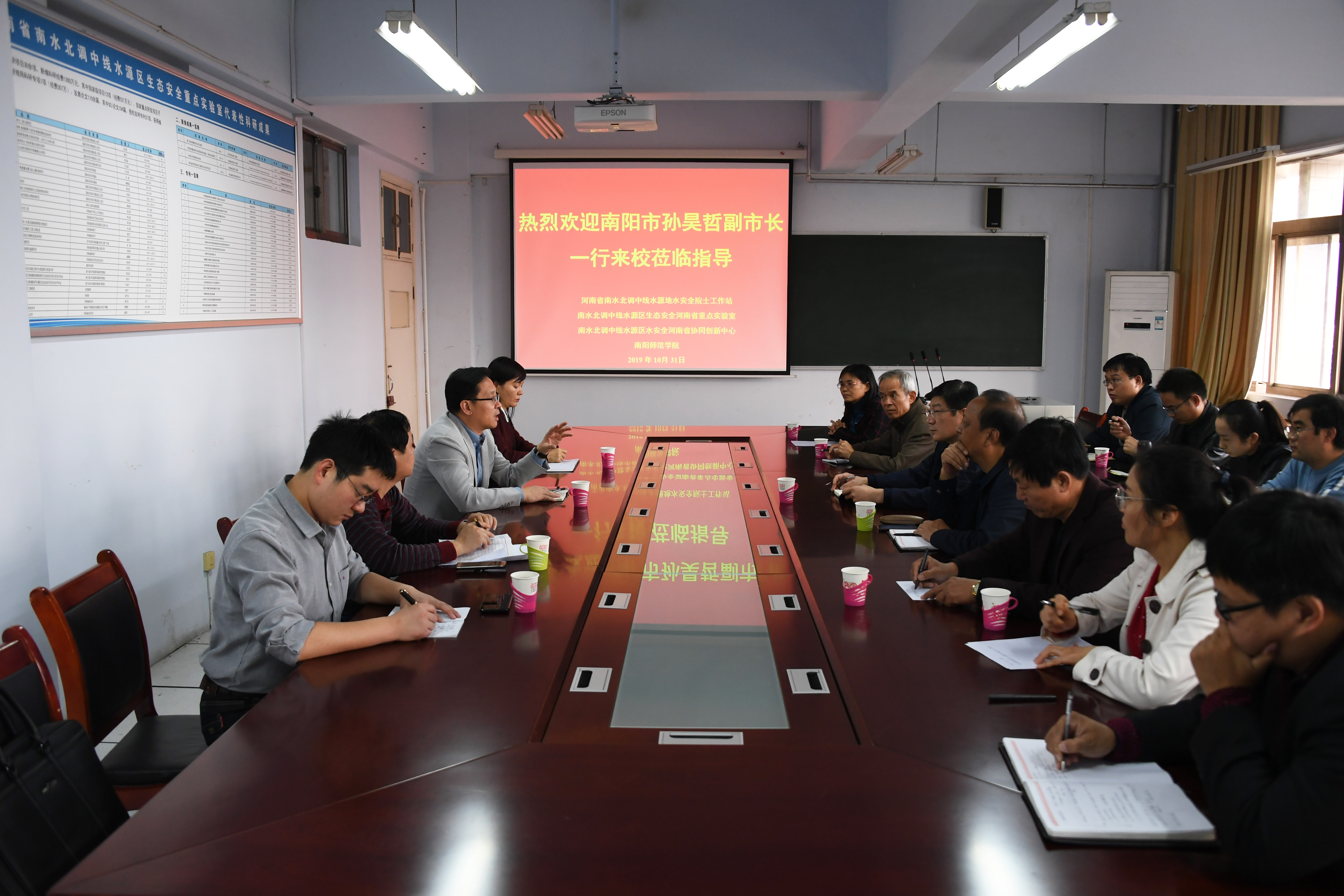 1会议现场.jpg