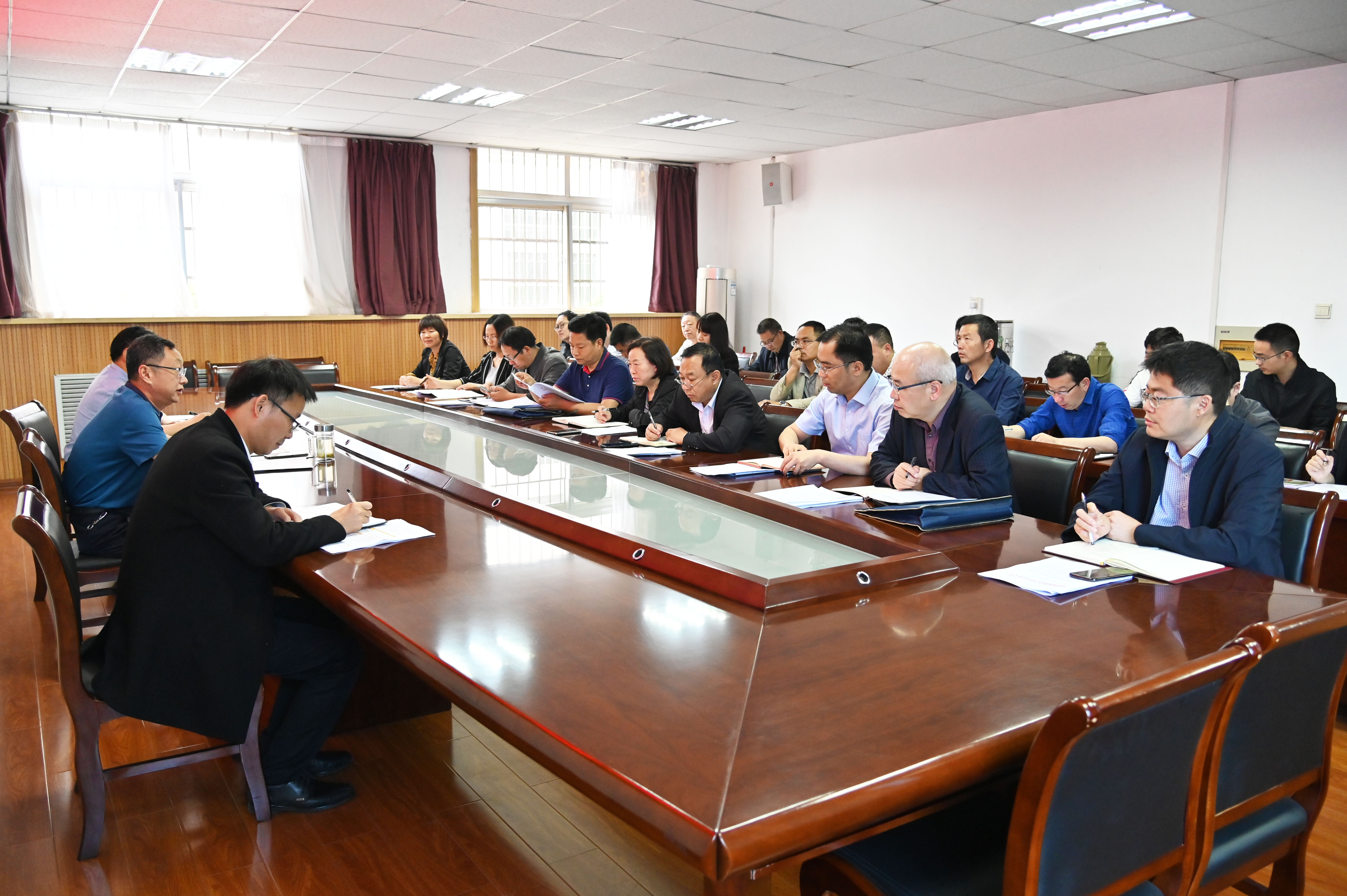 2.会议现场.jpg