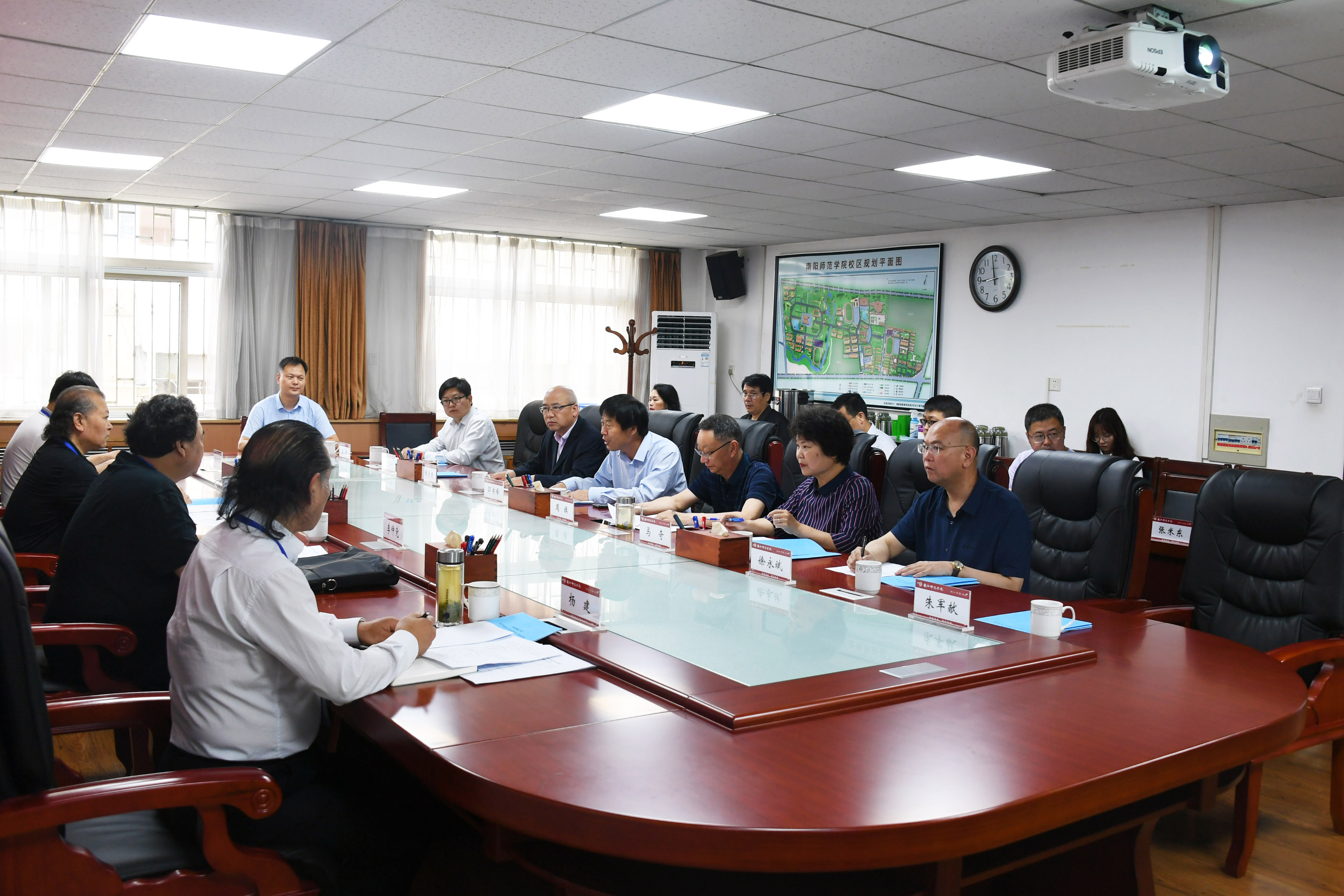 2.评估汇报会现场.JPG