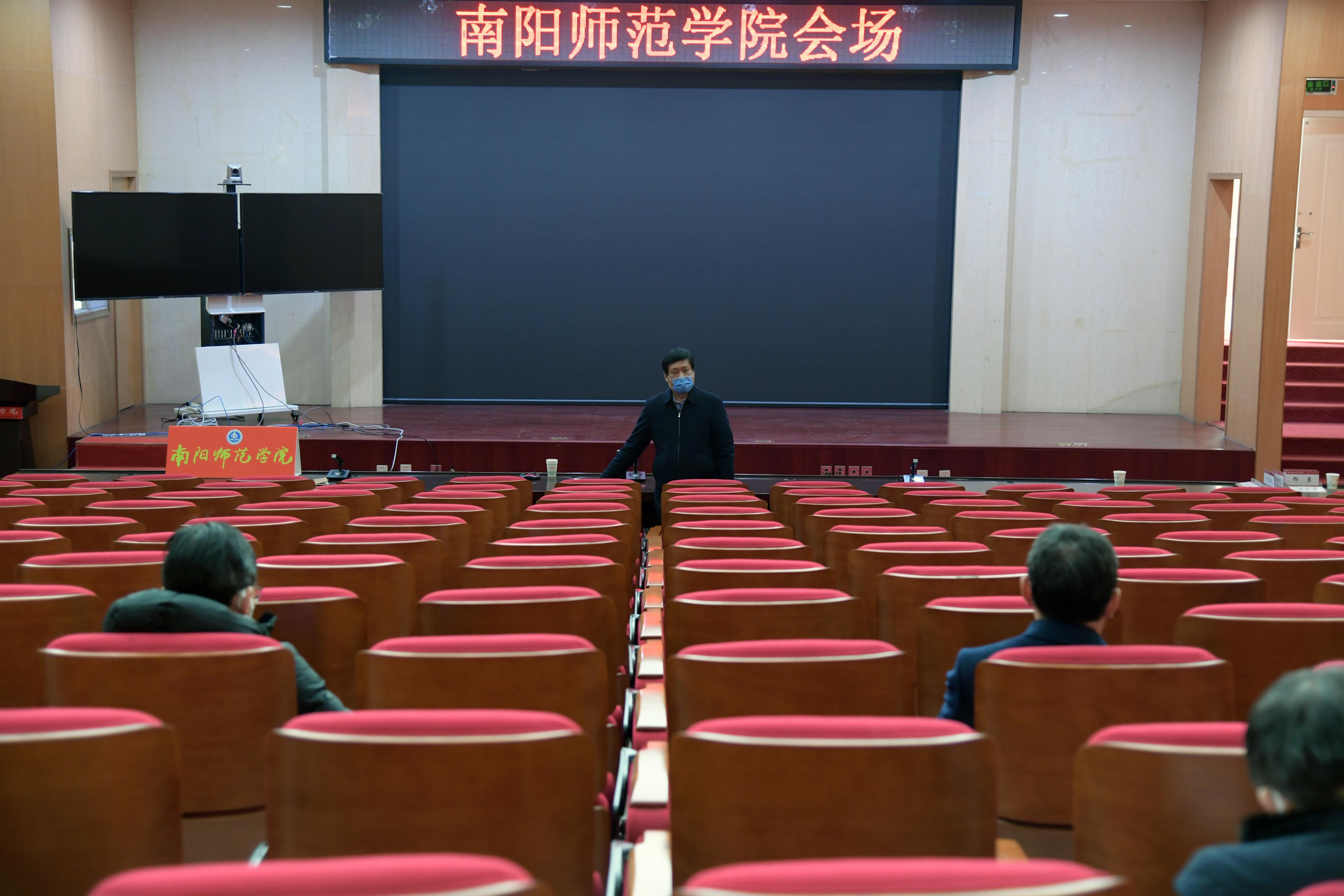 5党委书记黄荣杰对我校领导干部讲话.JPG