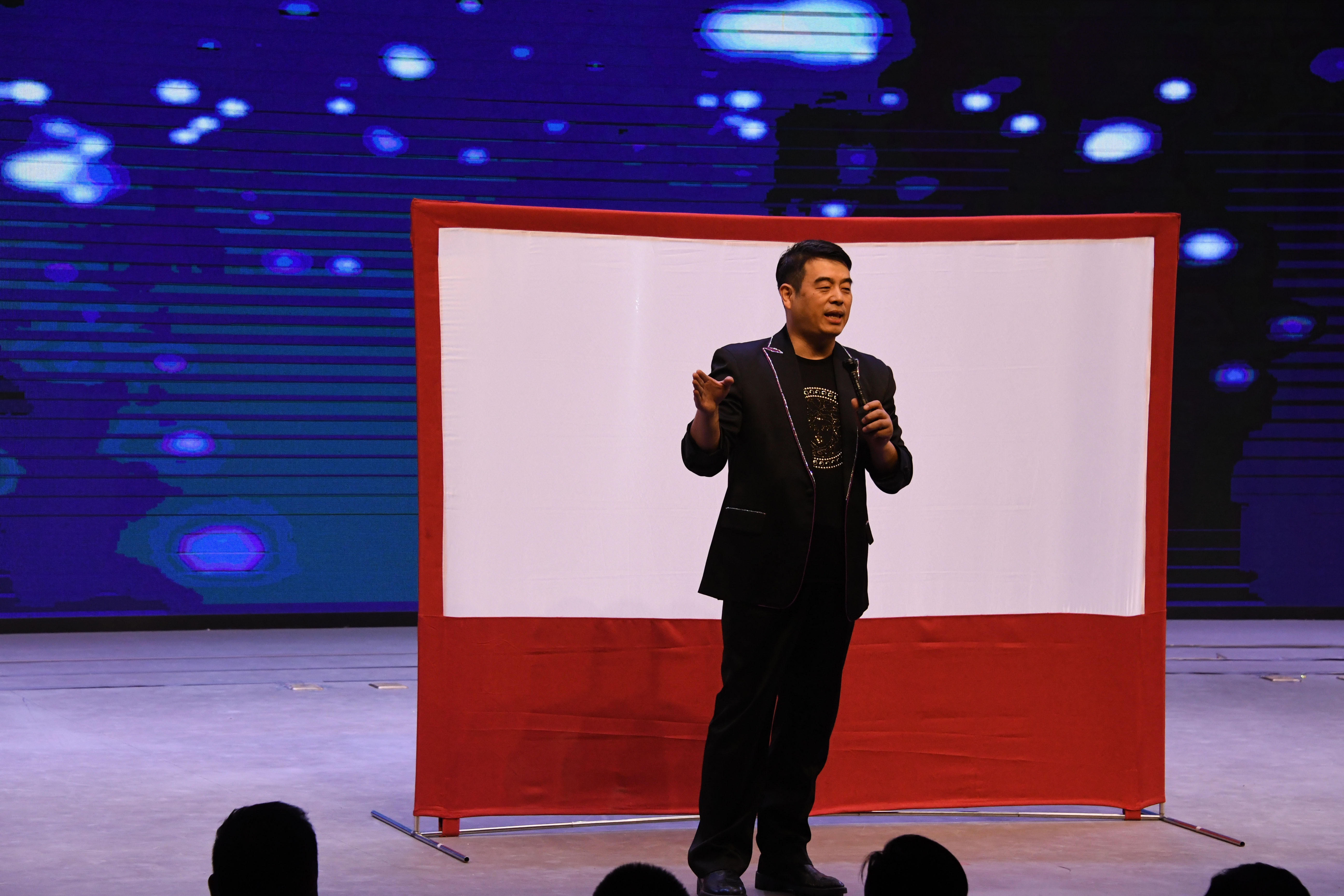 3手影口技艺术传承人张军旗表演.JPG