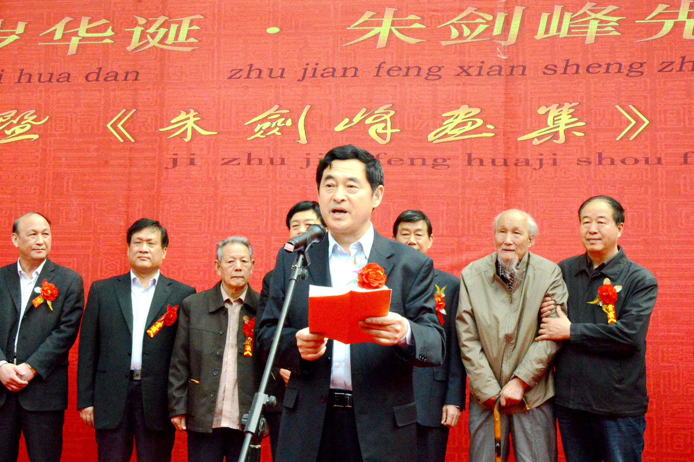 6我校党委副书记刘明阁主持仪式.JPG