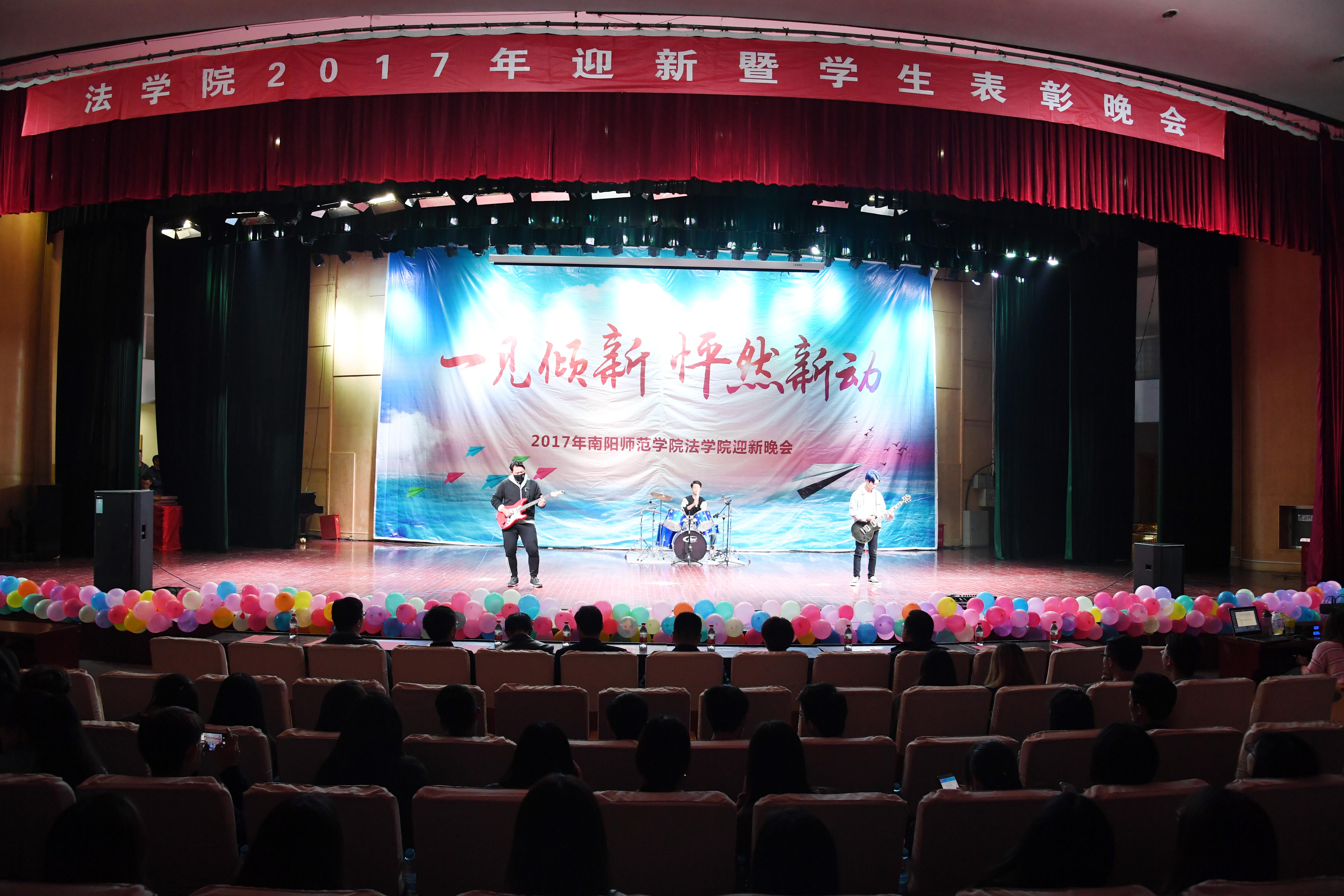 2晚会现场.JPG