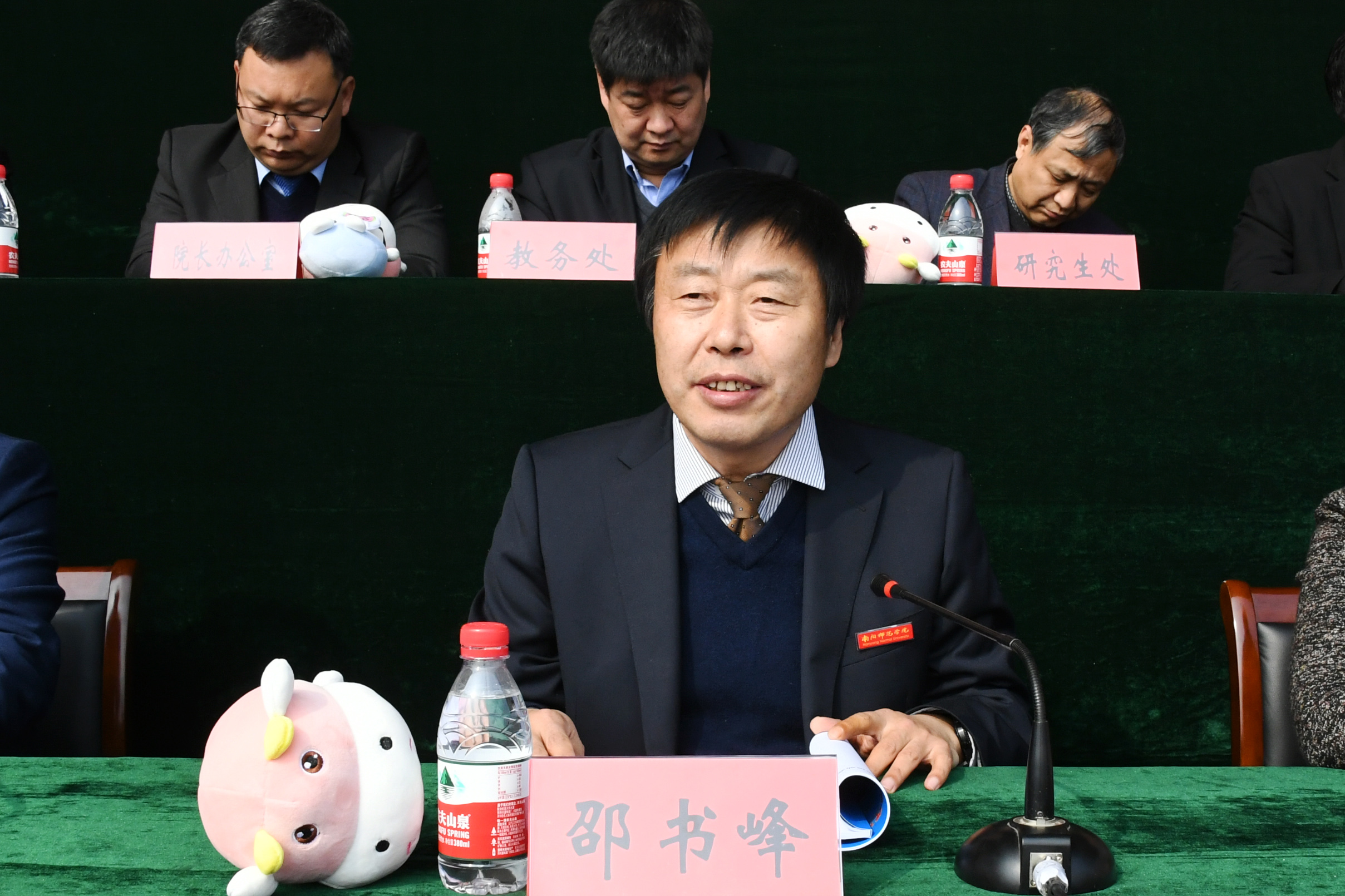 3校党委副书记、工会主席邵书峰宣布第41届运动会组委会成员名单.JPG