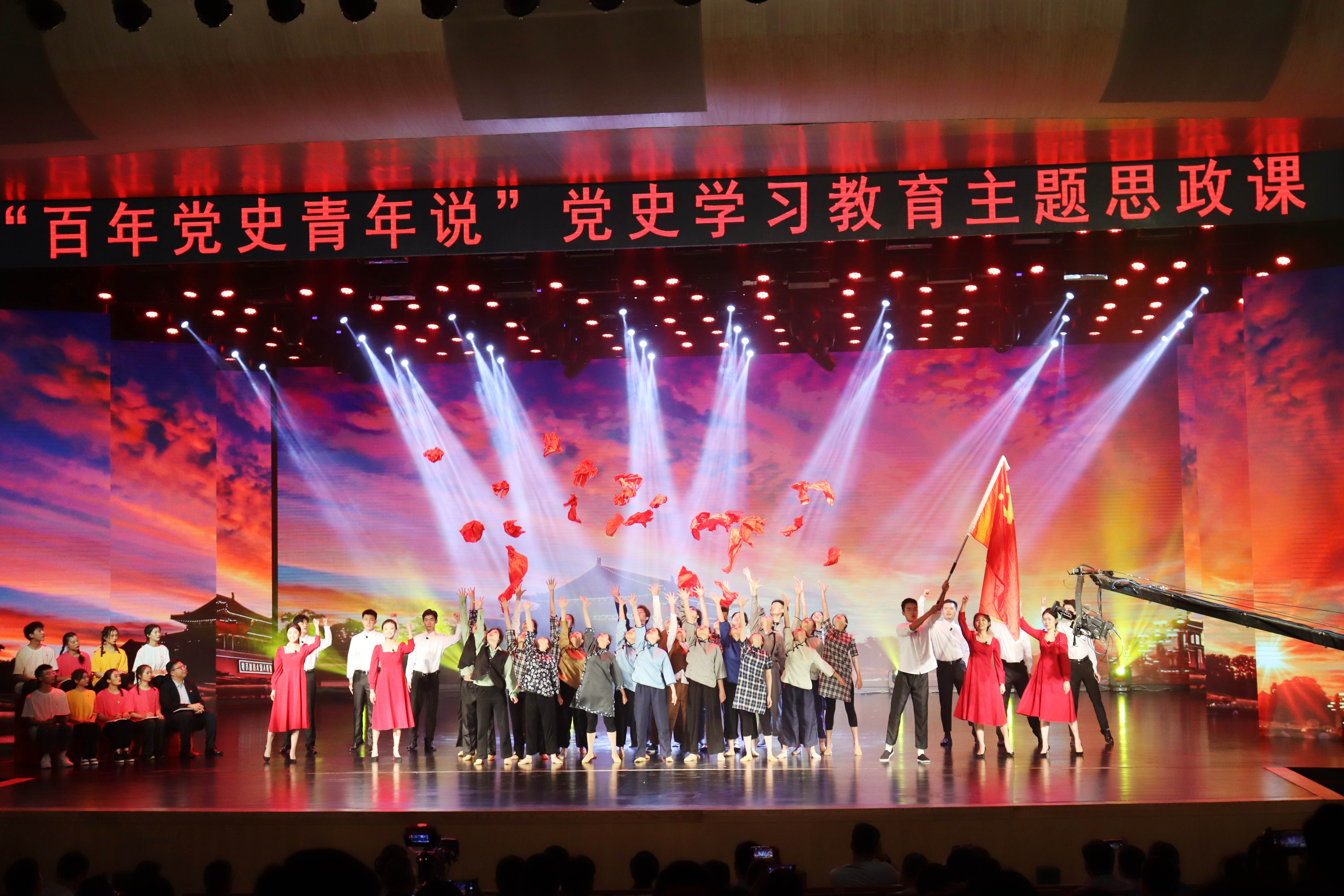 4.《红船起航》进行汇报展演.jpg