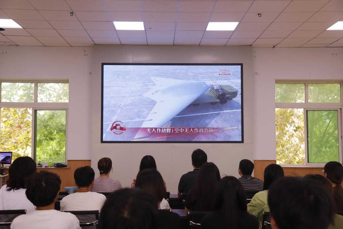3南阳师范学院团委集中收看纪念中国人民抗日战争暨世界反法西斯战争胜利80周年大会.JPG