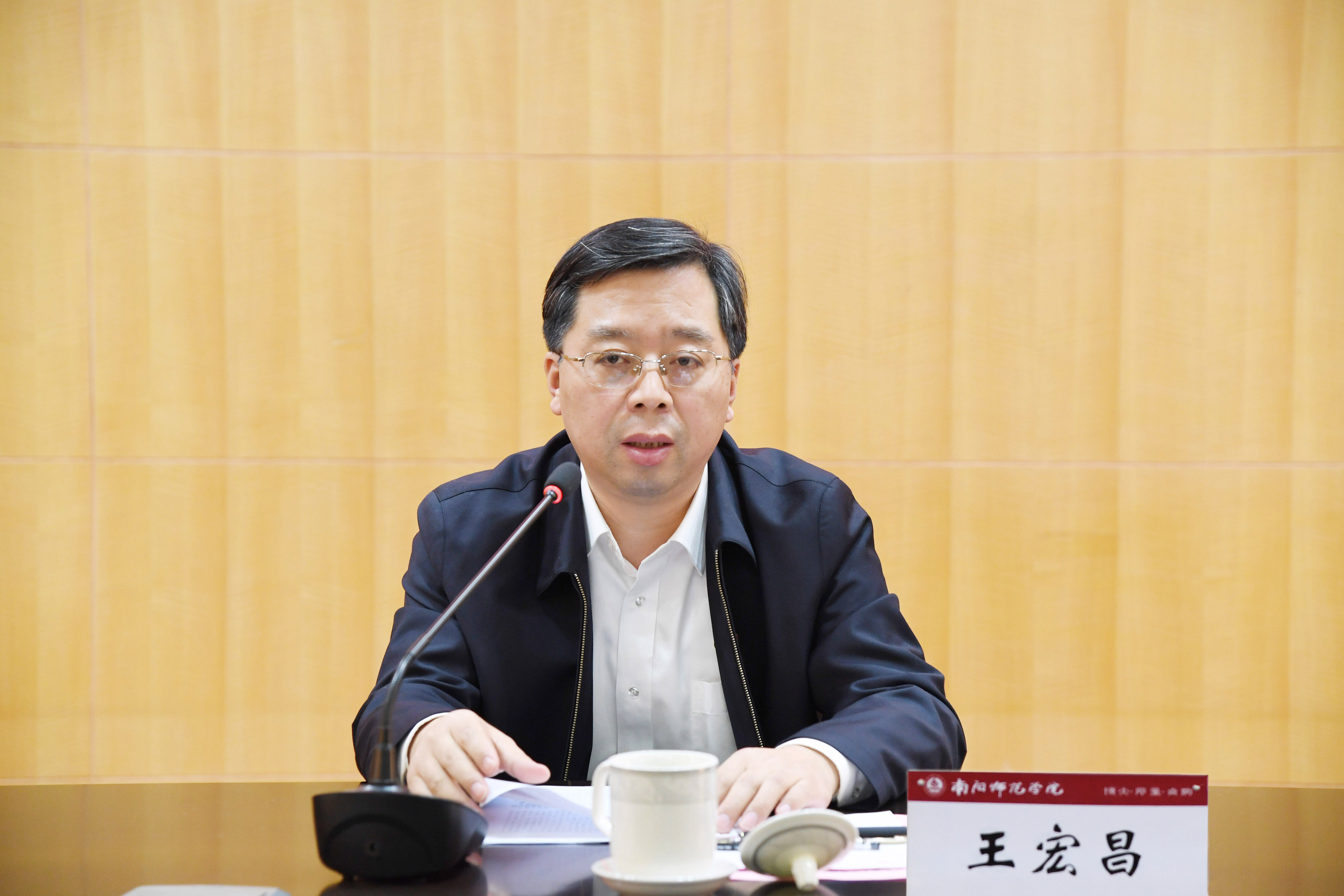 2省委第十二巡视组组长王宏昌同志出席会议并讲话.jpg