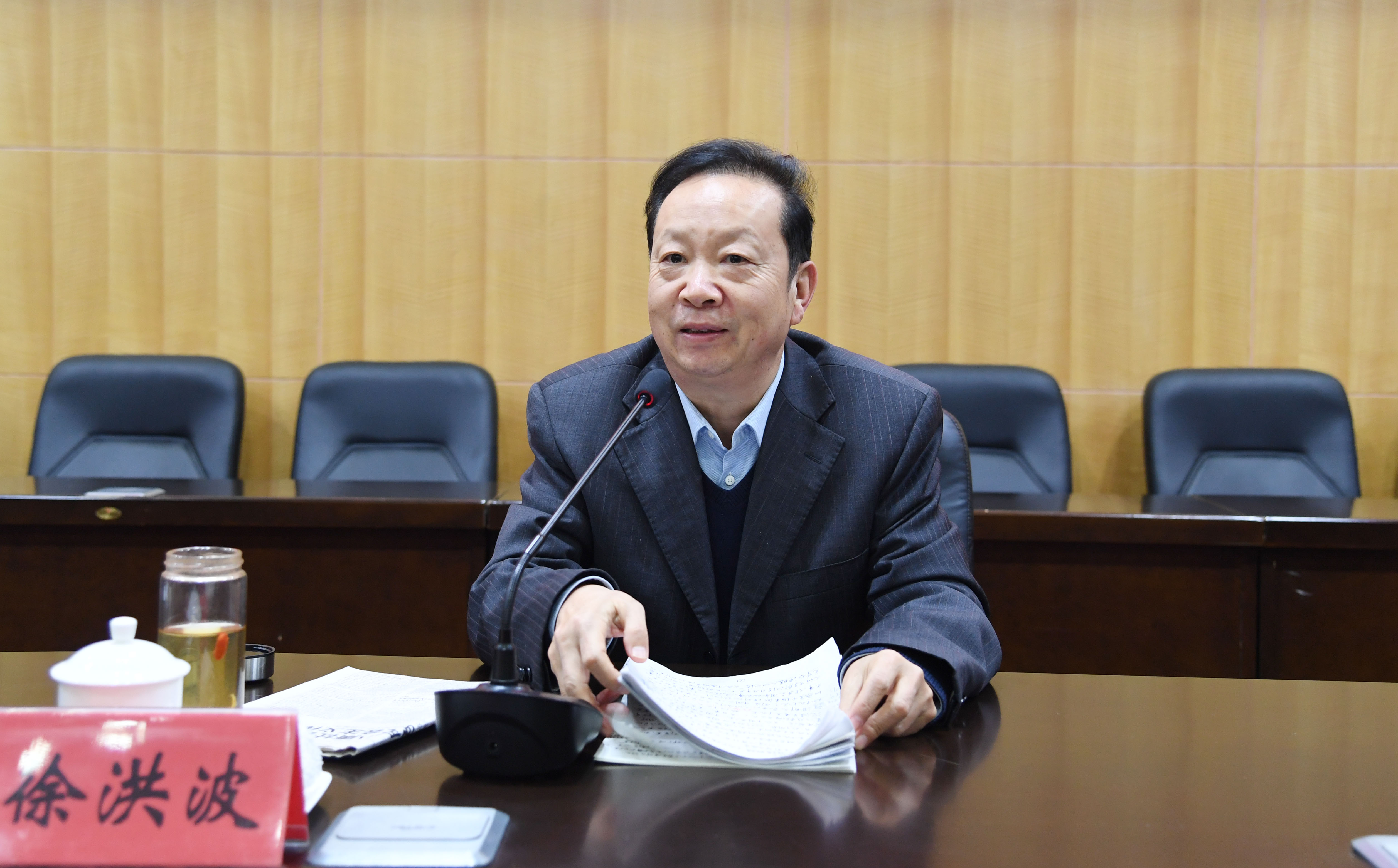 2省委宣讲团成员、省委党校正厅级巡视员徐洪波教授做党的十九大精神宣讲报告.JPG