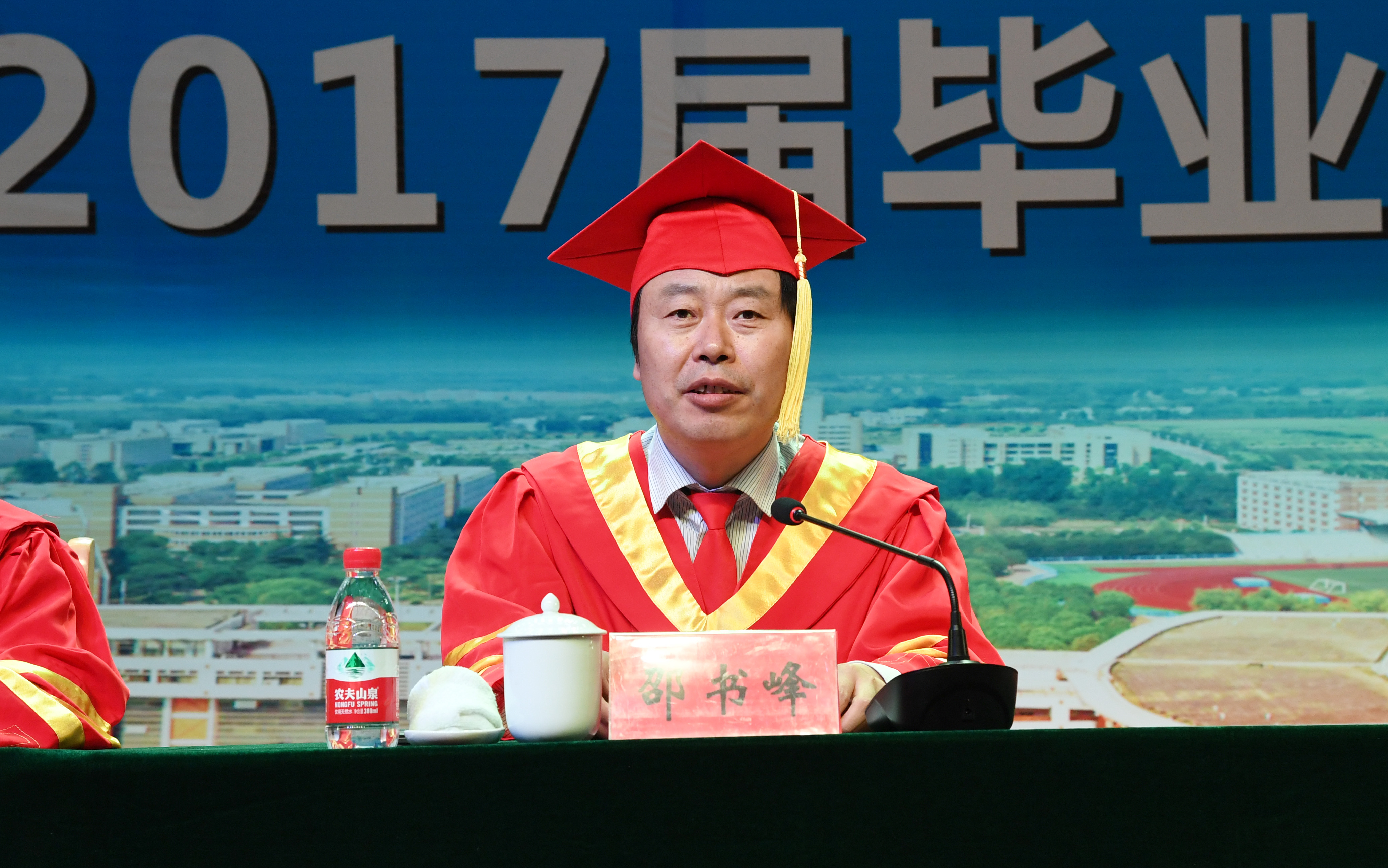4党委副书记邵书峰主持仪式.JPG
