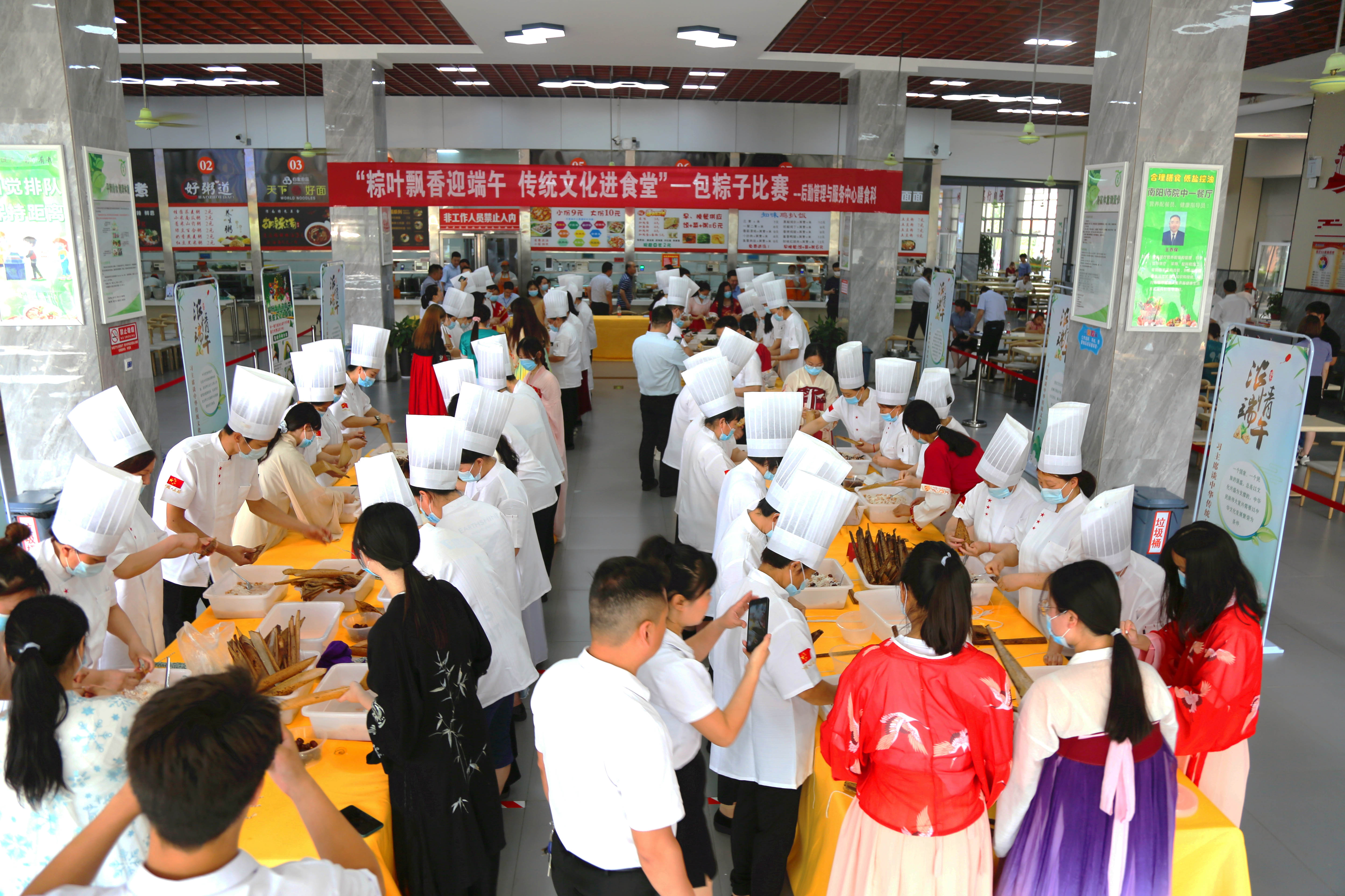 1.我校学生食堂端午节主题活动现场.jpg