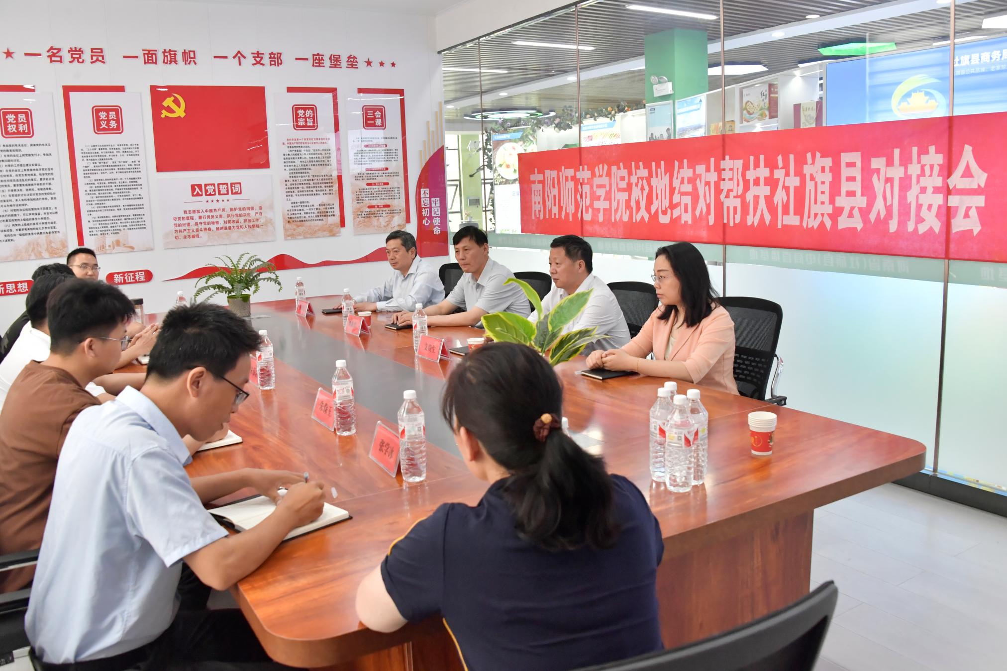 4座谈会现场.jpg