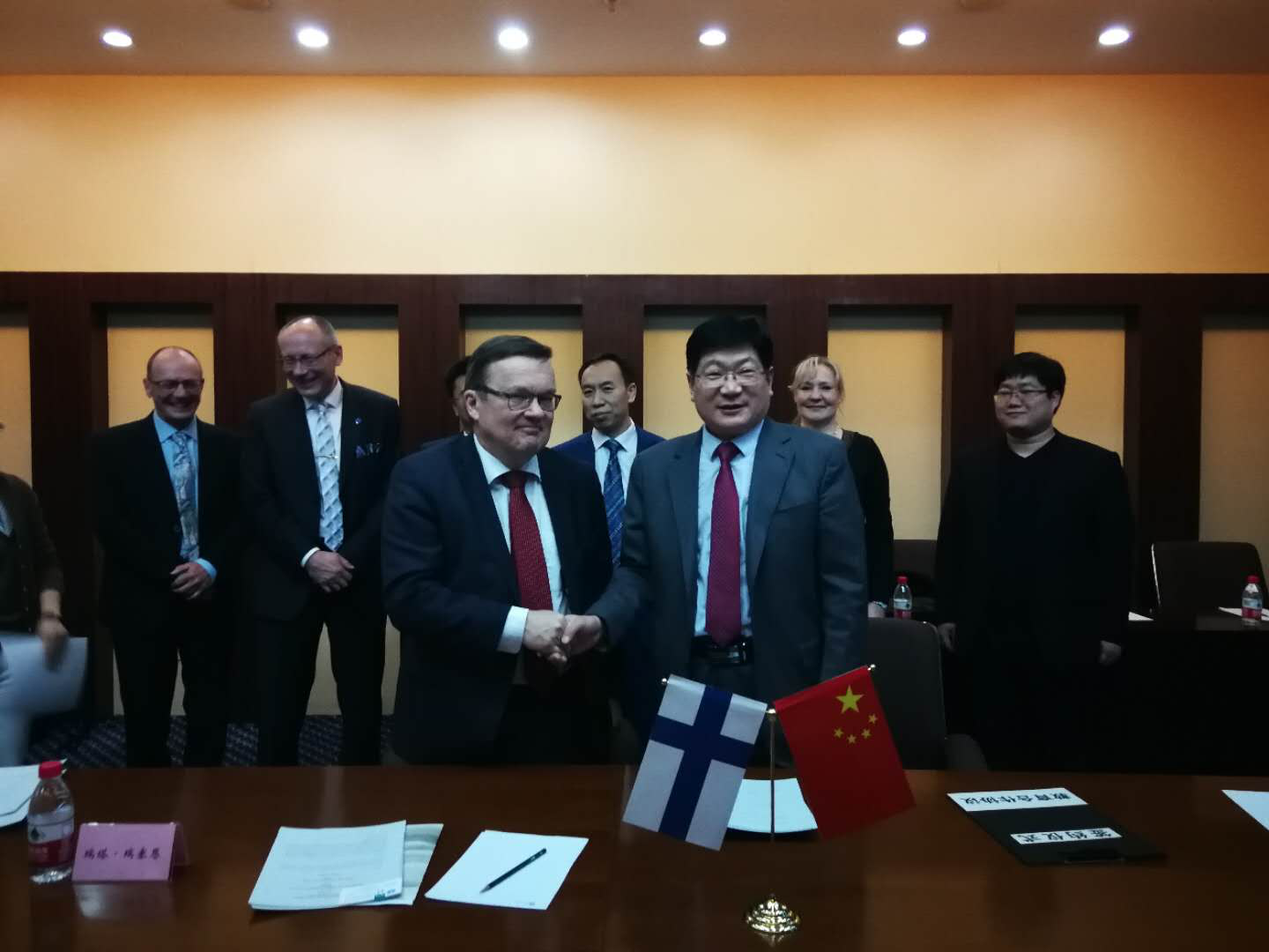 3校长卢志文与芬兰赛纳应用技术大学达比奥.瓦莫拉校长签署合作协议.png