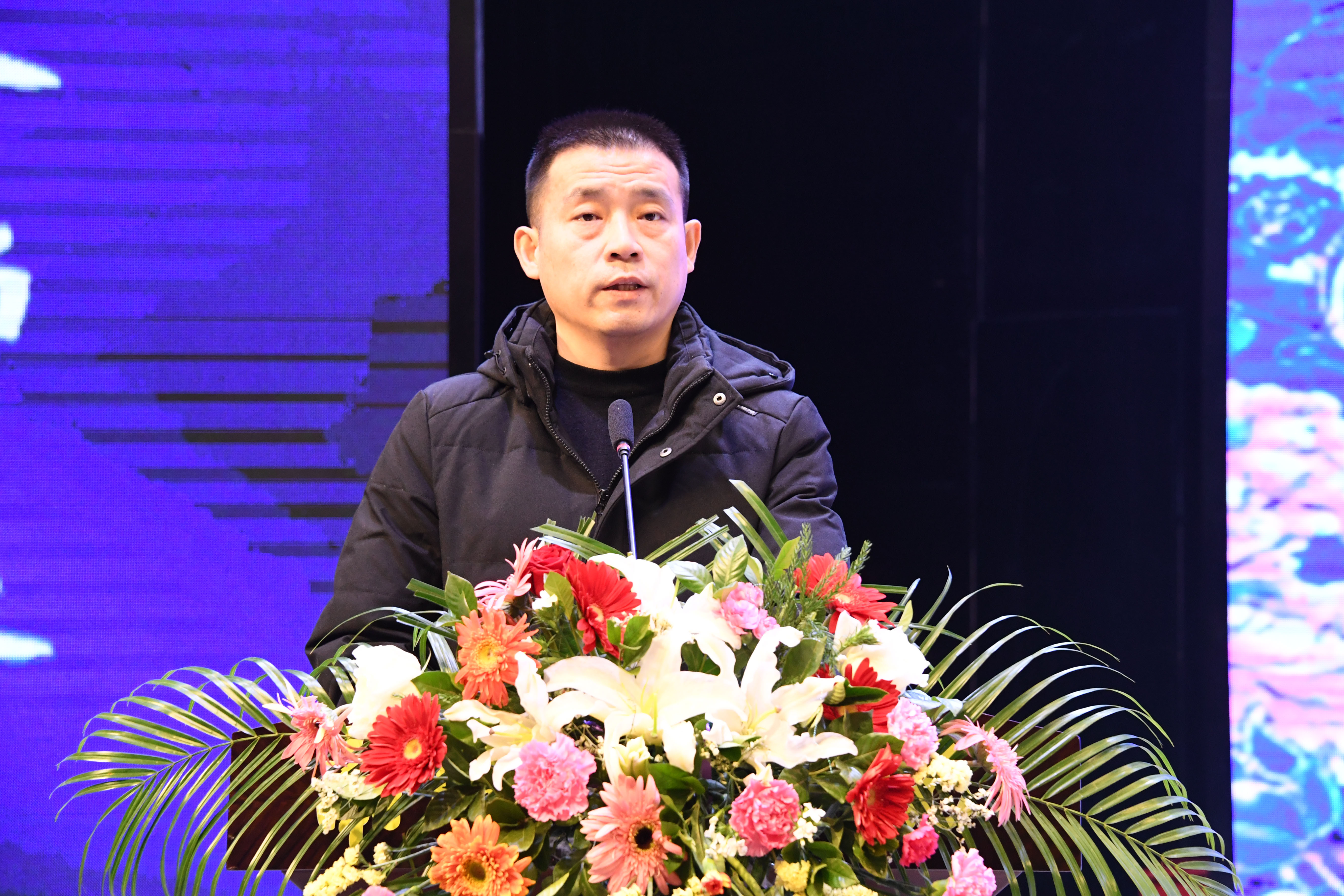 2河南省师德教育办公室副主任、教育时报副总编侯军锋讲话.JPG