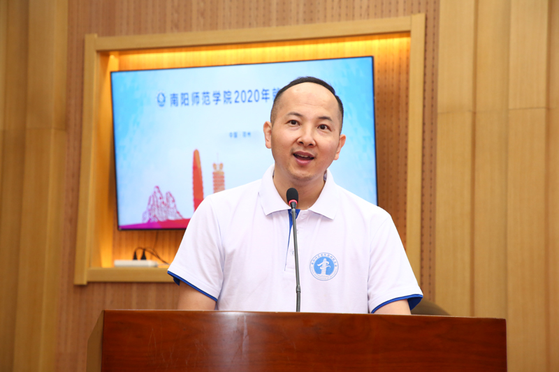9.郑州校友会就业工作站代表赵子剑发言.jpg