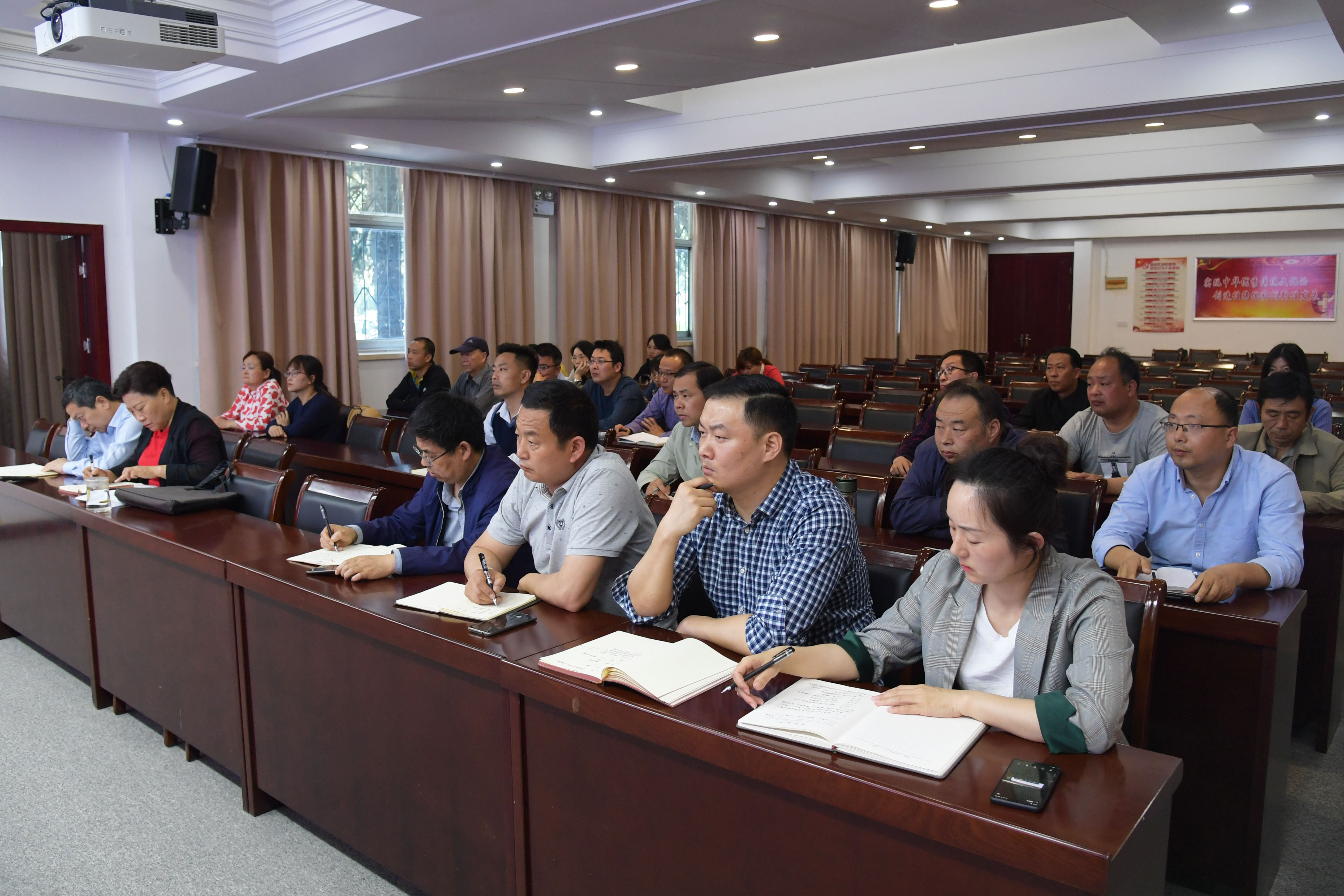 3会议现场.jpg