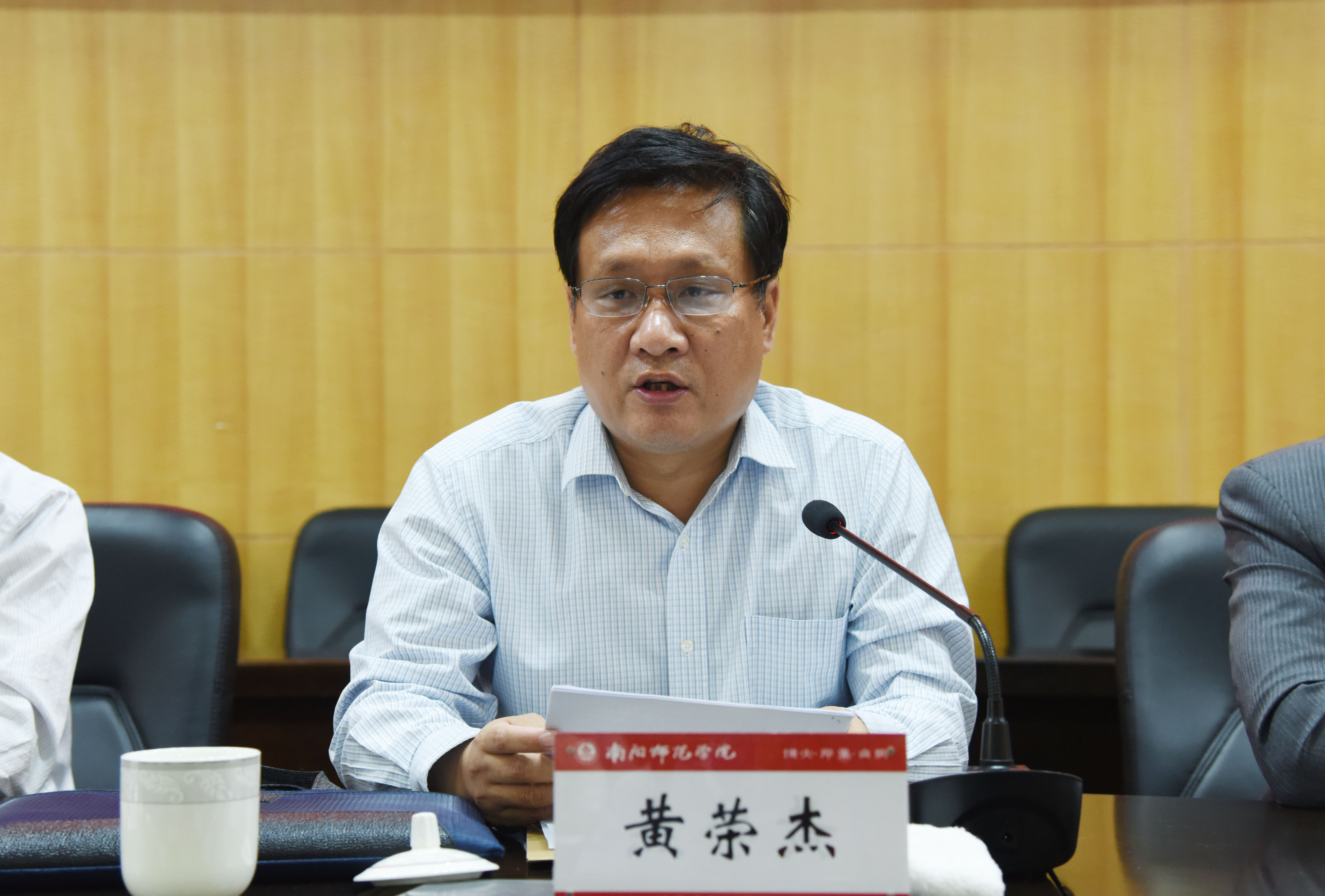 2校党委书记黄荣杰讲话.JPG
