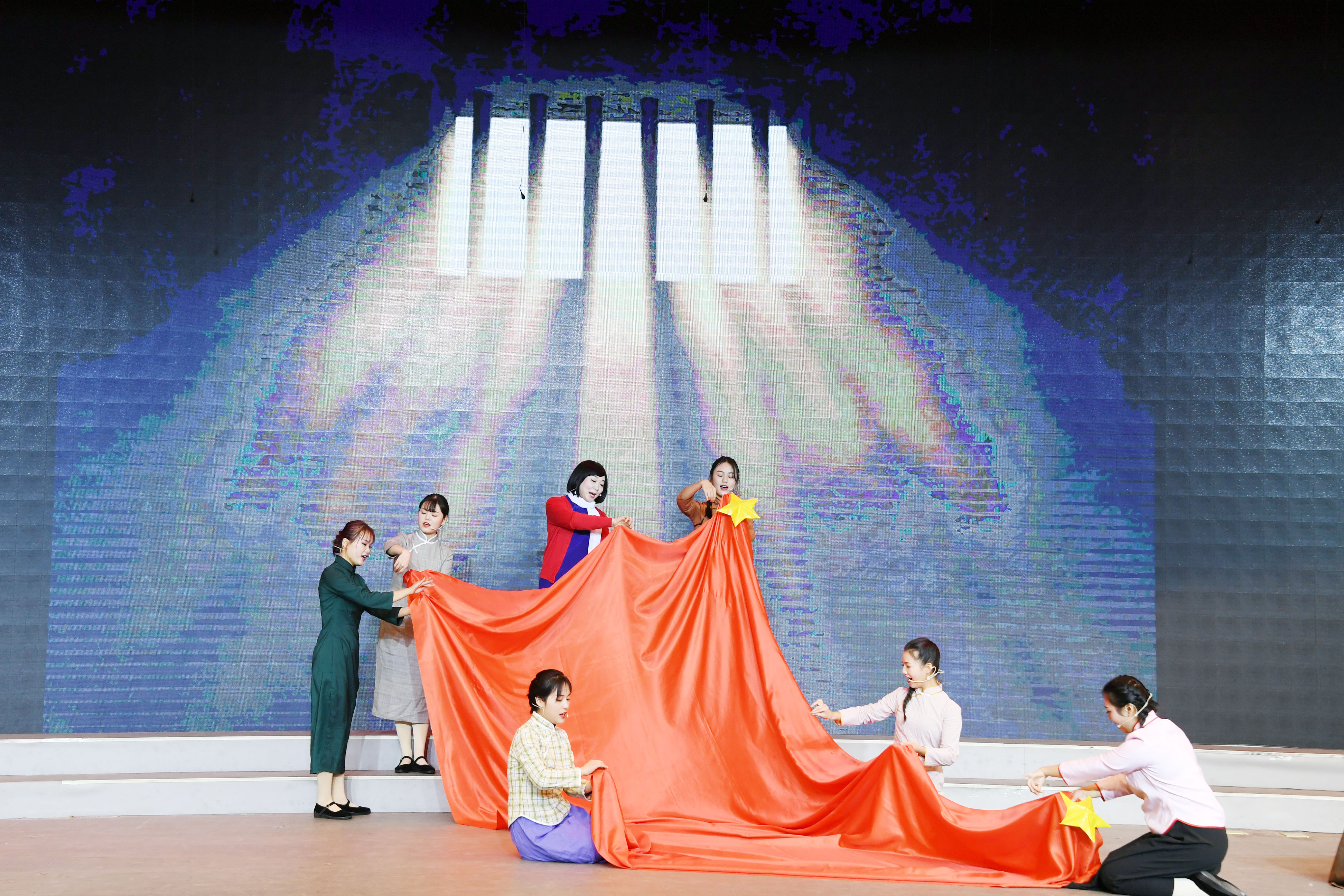 5文艺晚会现场.jpg