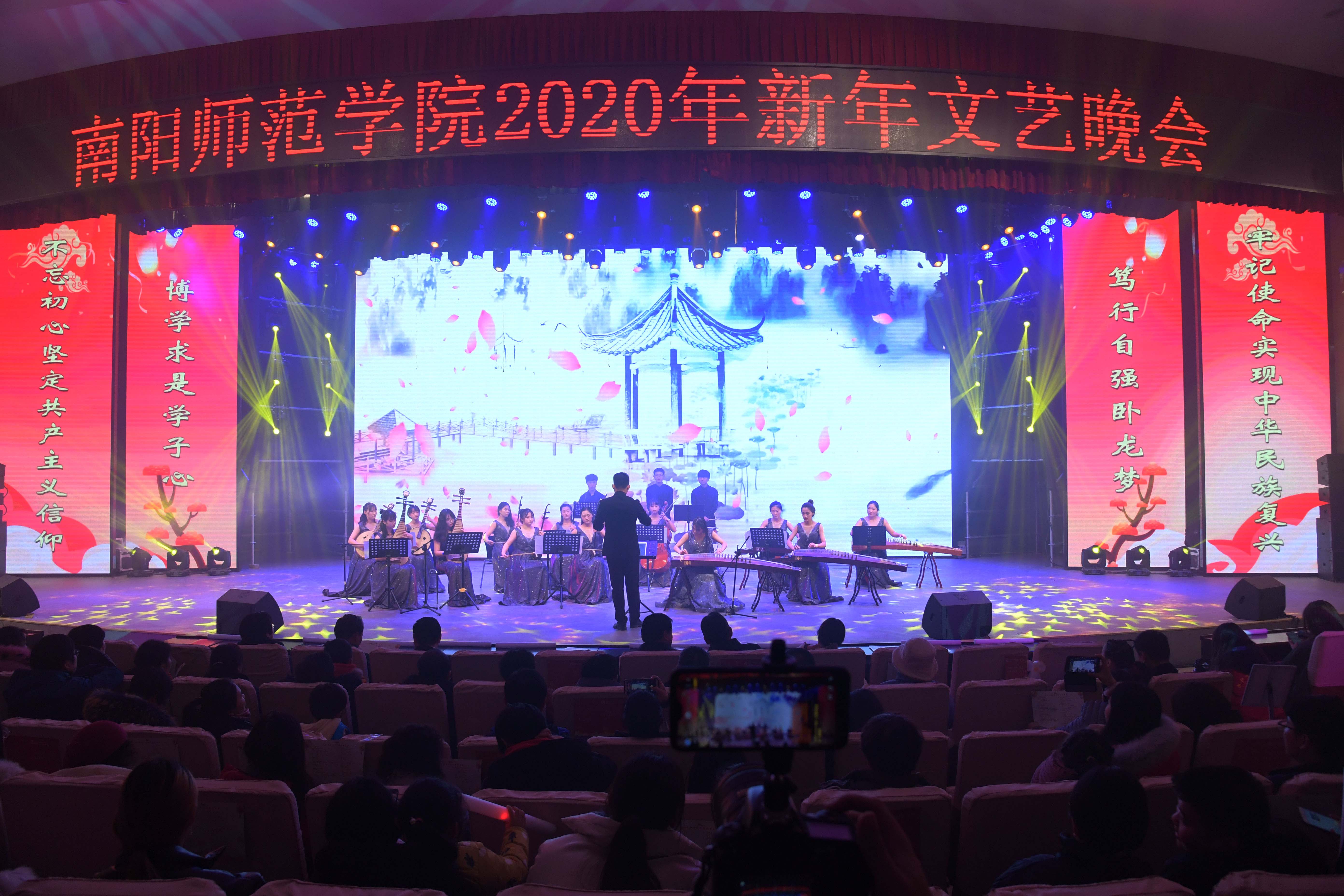 4音乐学院民乐团表演的器乐《春到湘江》.jpg