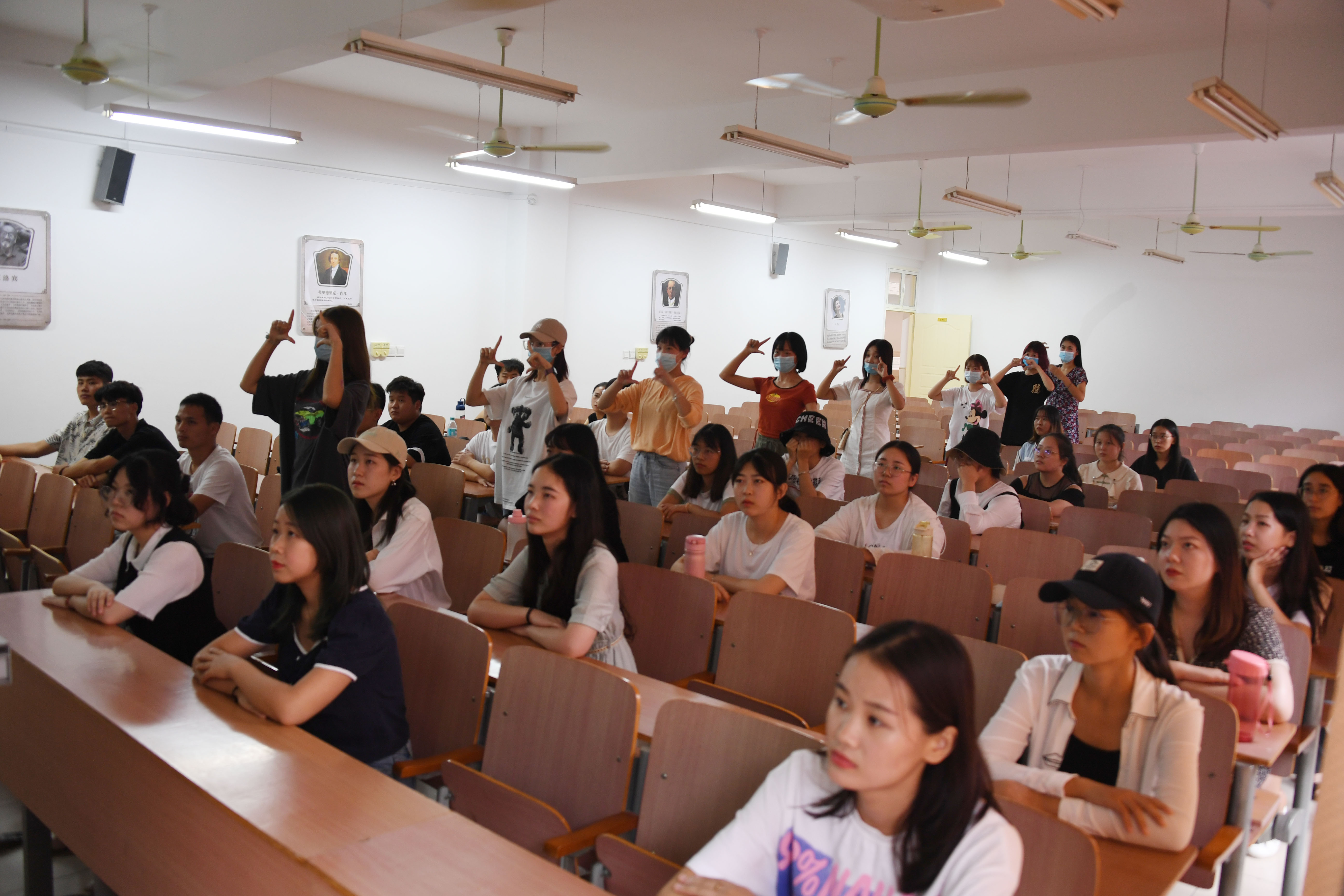 7.音乐学院开展特色活动.JPG