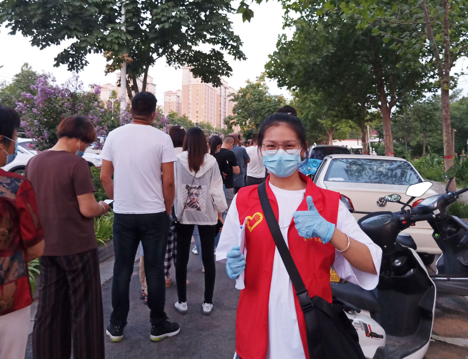 阻击疫情你我共行外国语学院学子积极参加疫情防控志愿服务活动