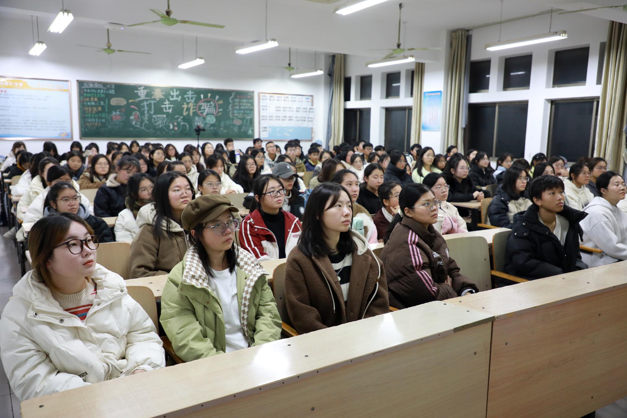 61a33dc3-d1d8-4865-bc99-dbd2a53b8577.jpg