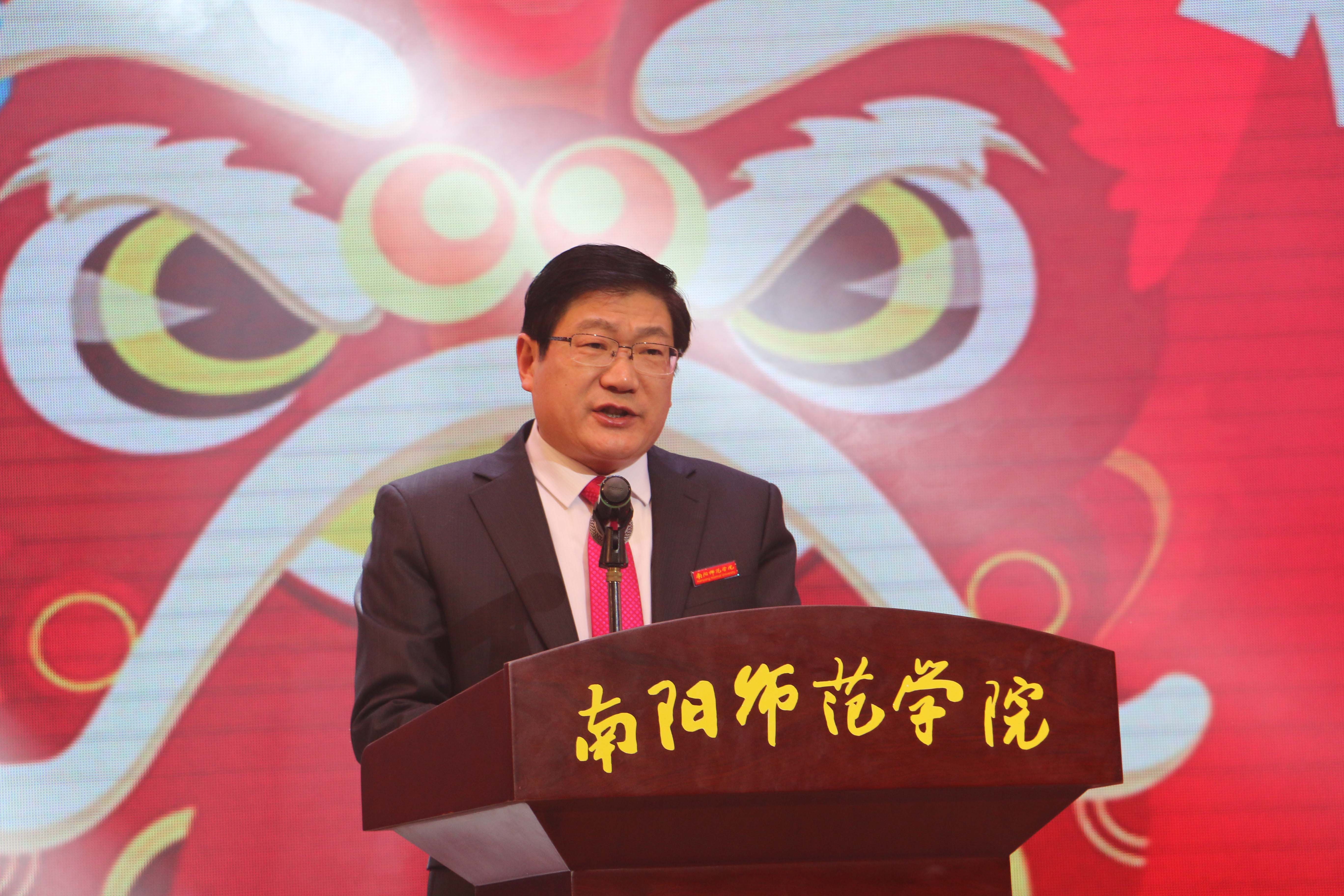 1校长卢志文致新年贺词.JPG