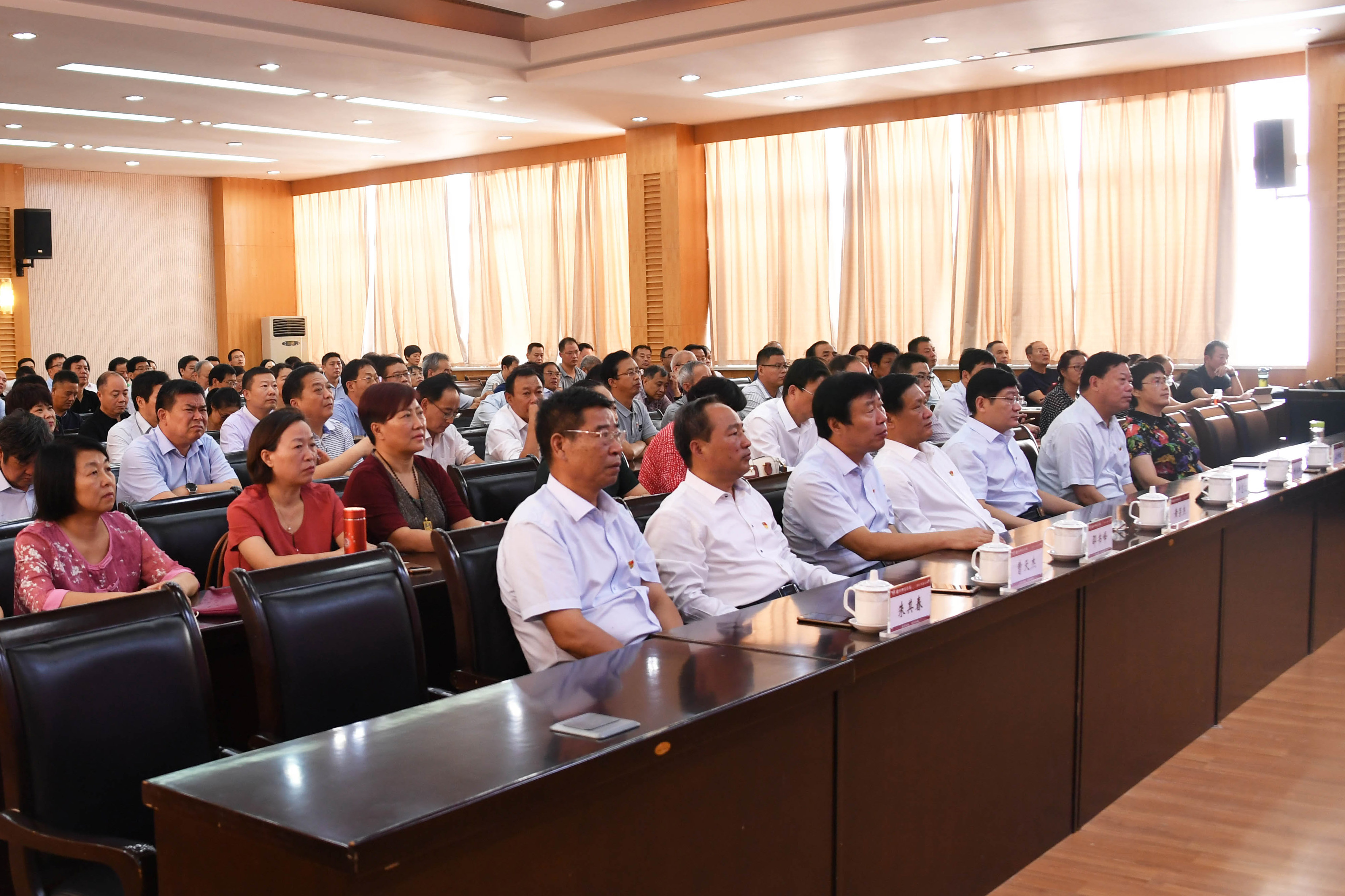 南阳师范学院集中组织收看庆祝中华人民共和国成立70周年大会2.jpg