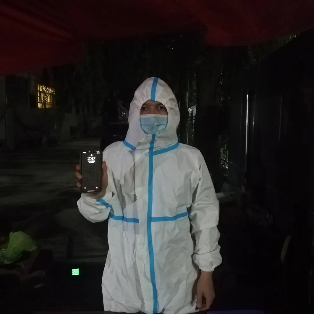3.阿尔斯兰于新疆阿图什市参加社区志愿服务工作.jpg
