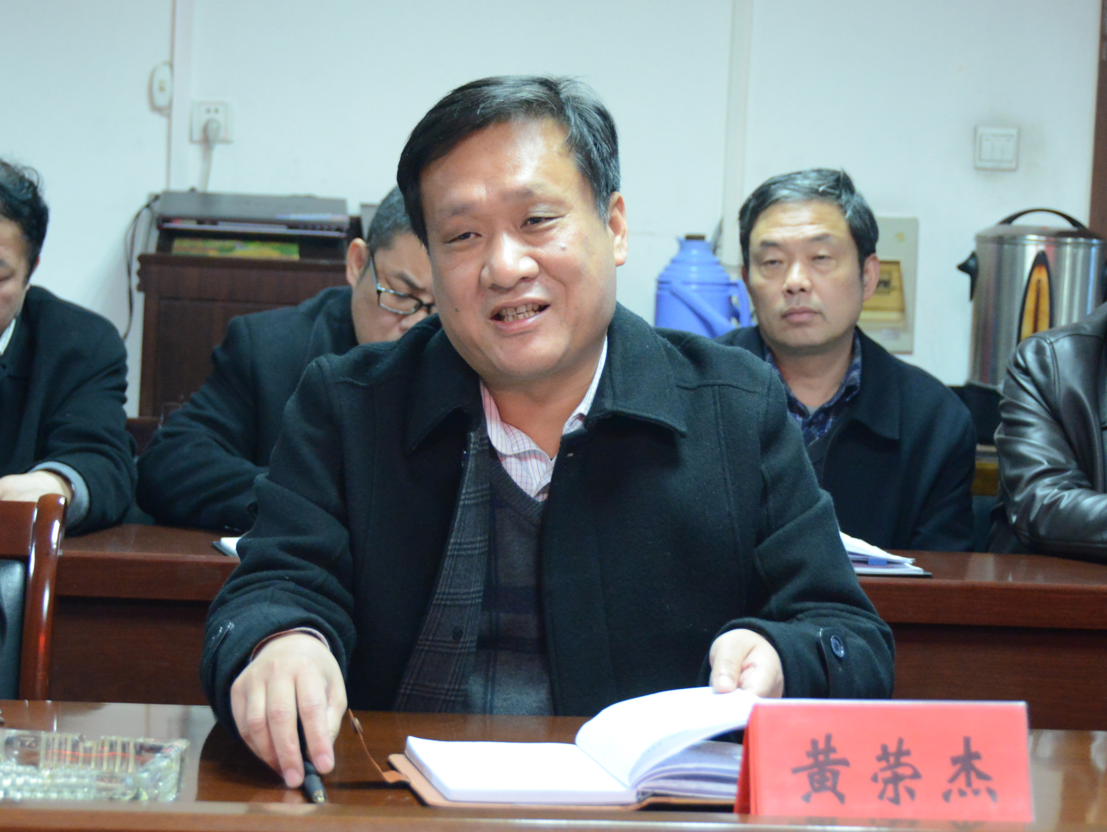 3 党委书记黄荣杰向专家组汇报我校大学生思想政治教育工作情况.JPG