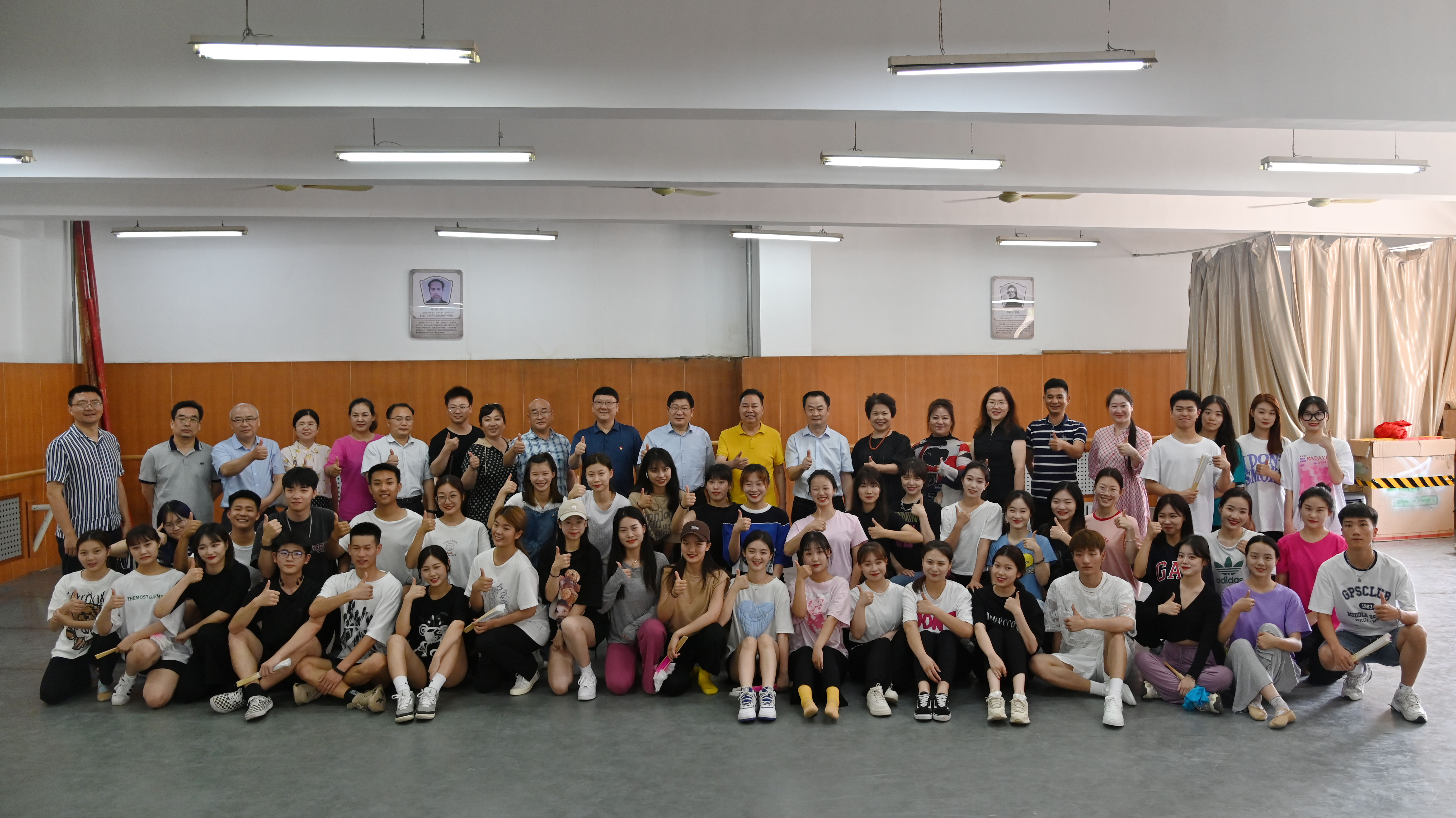 3.合影.jpg