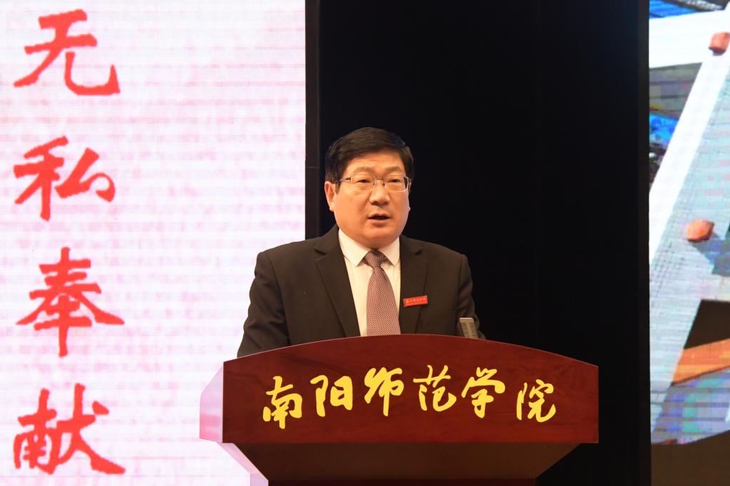 3校党委书记卢志文致欢迎辞.jpg