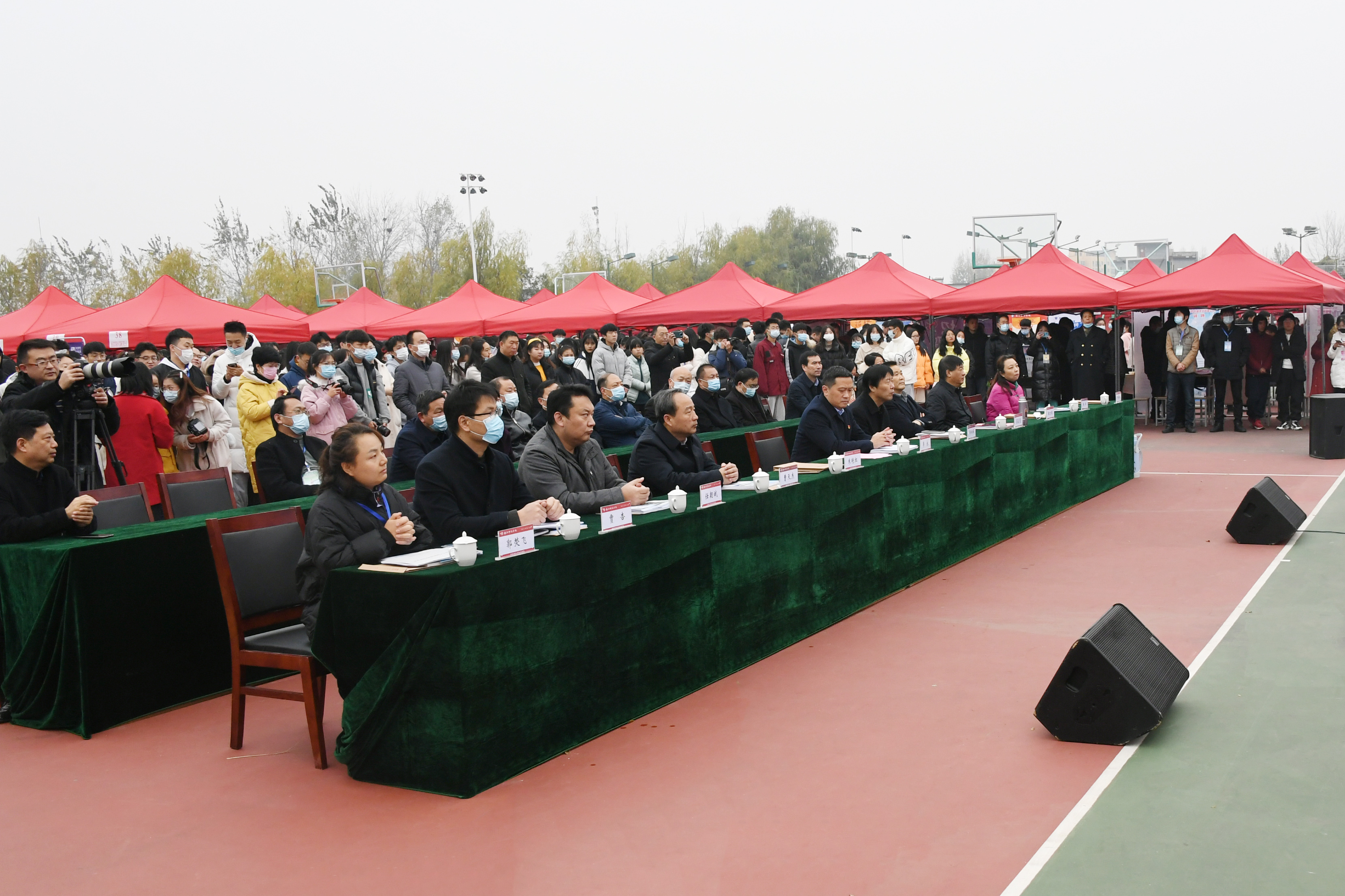 4就业双选会开幕式现场.jpg