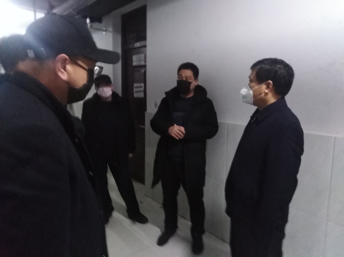 党委书记黄荣杰看望留学生.jpg