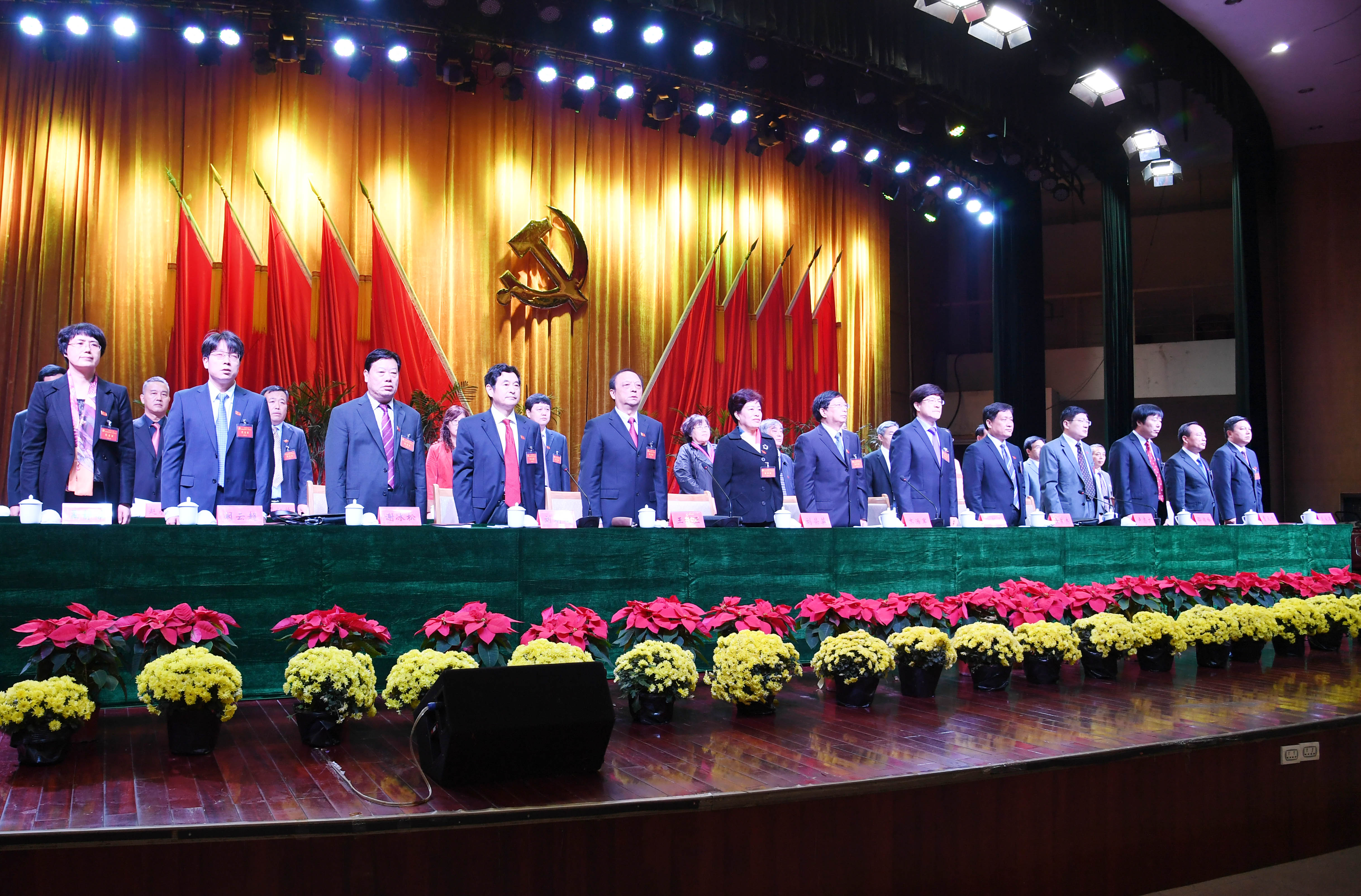 2大会在雄壮的国歌声中隆重开幕.jpg