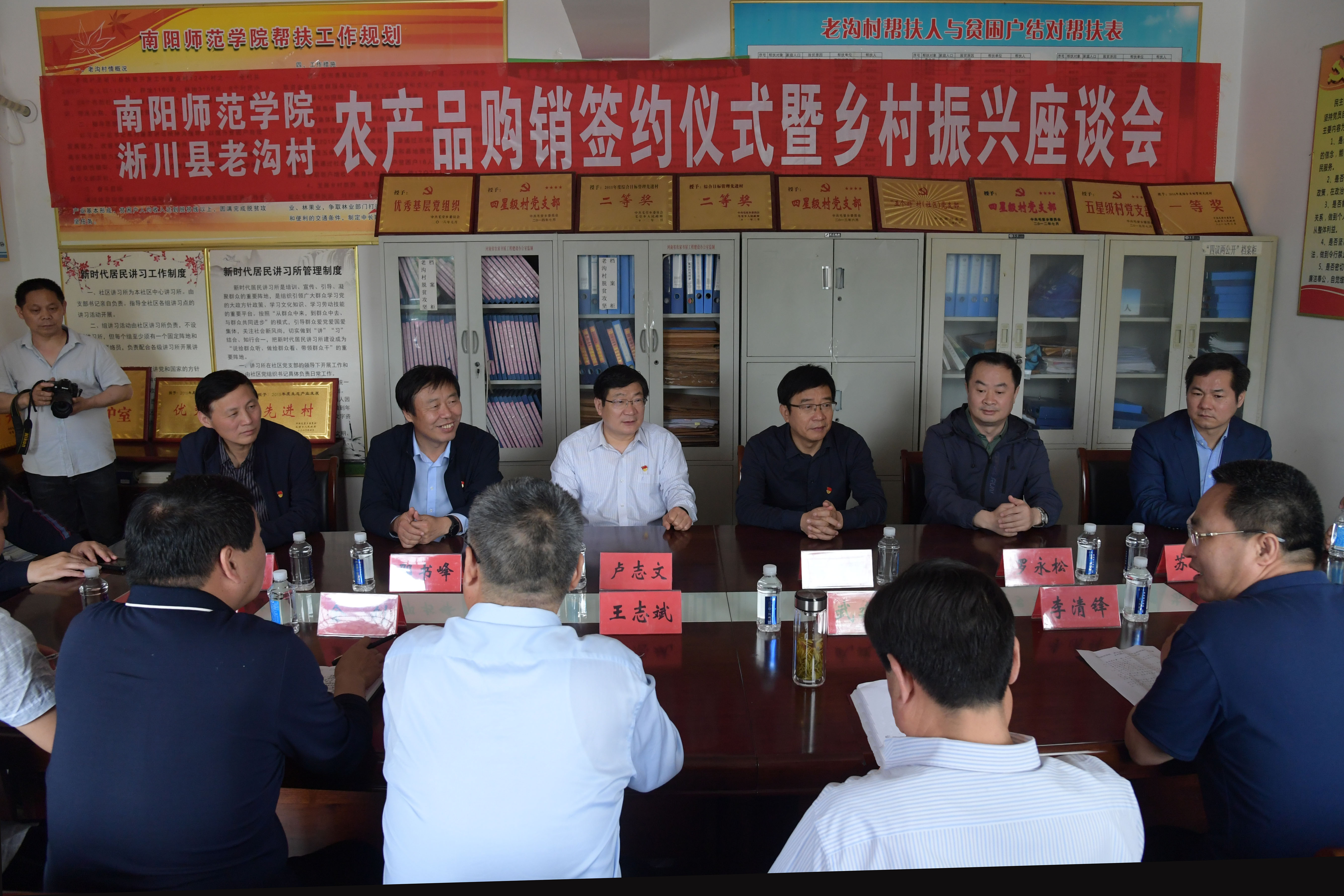 4座谈会现场.jpg