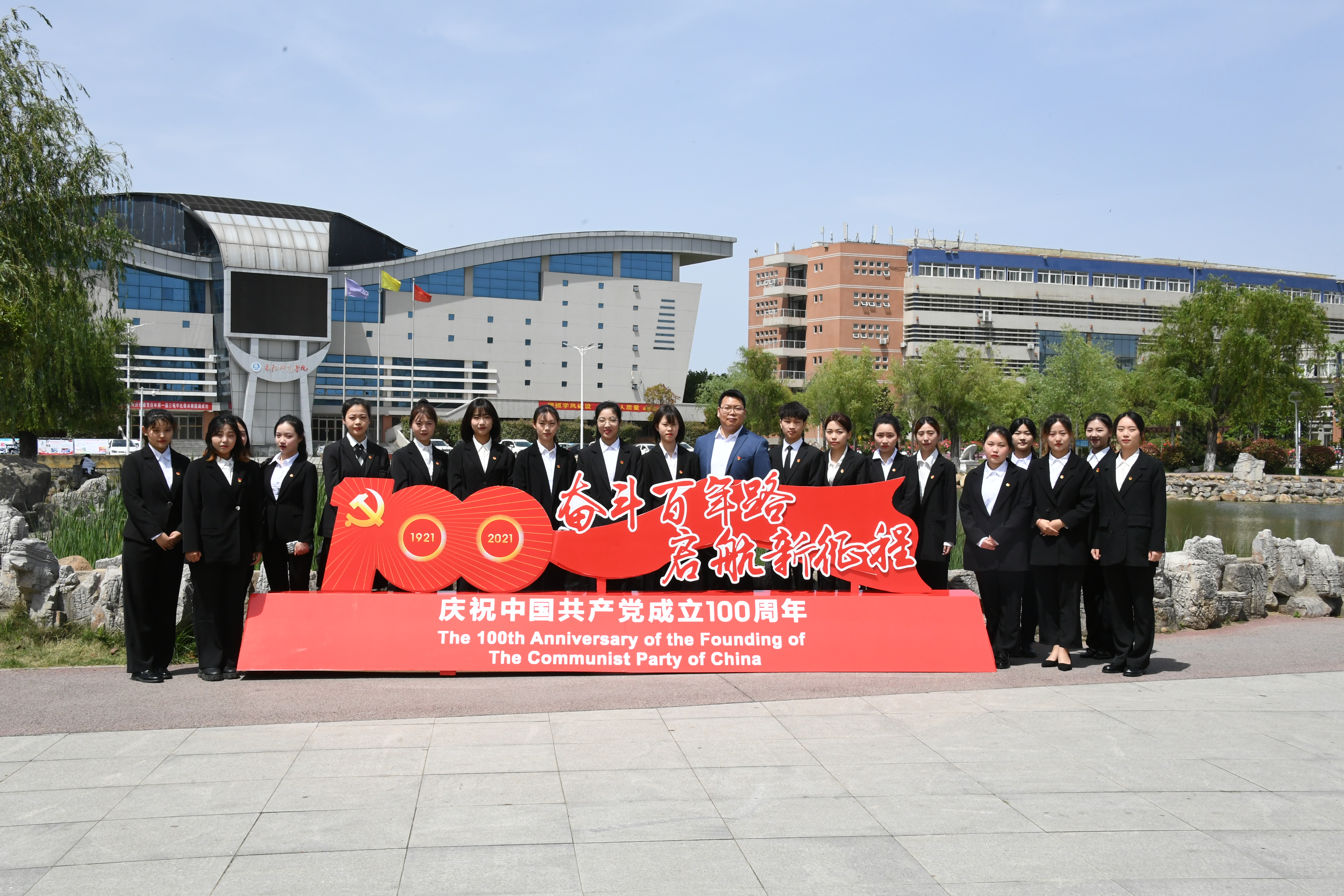 1.大学生党史宣讲团全体合影.JPG