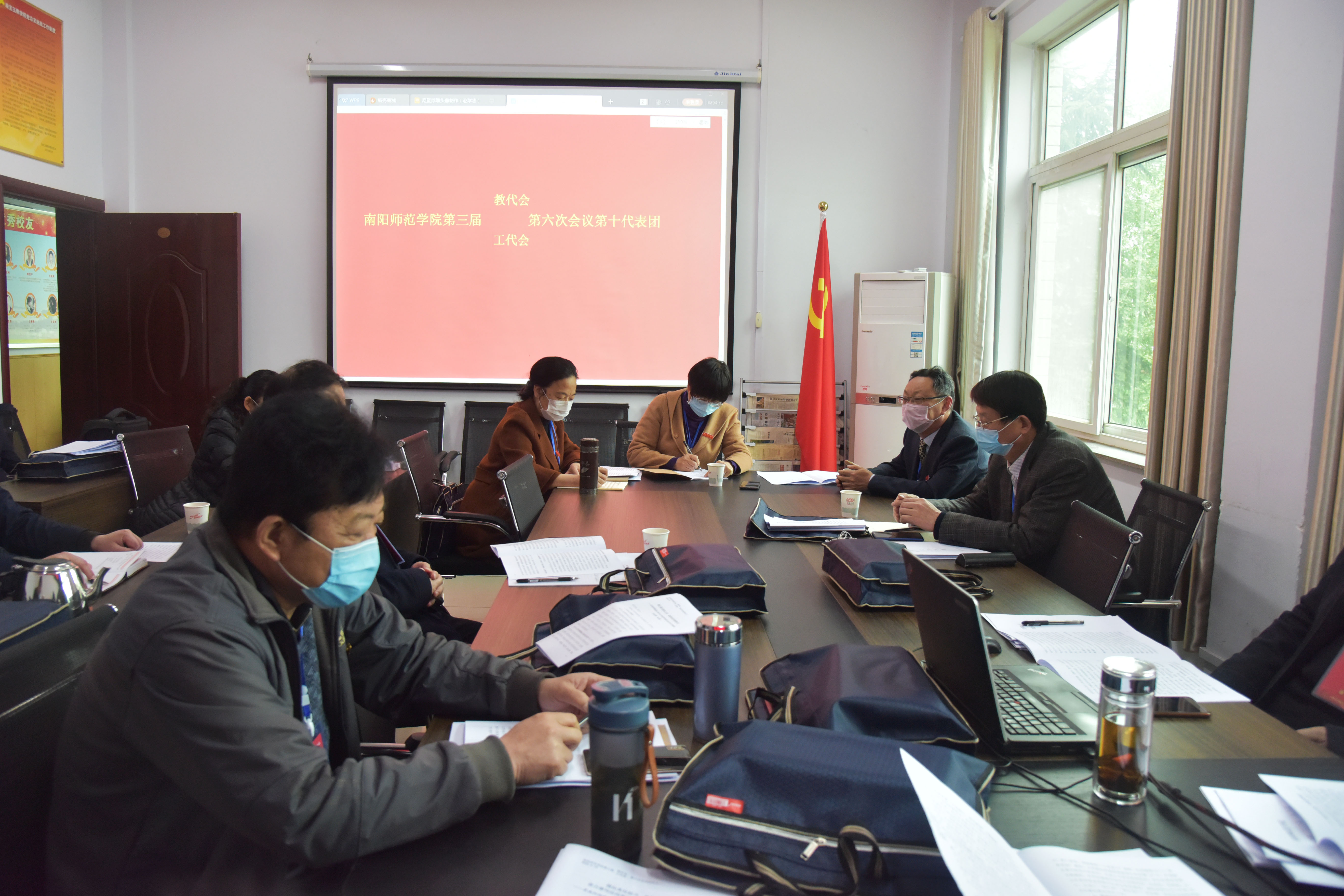14.第十代表团分团讨论.jpg