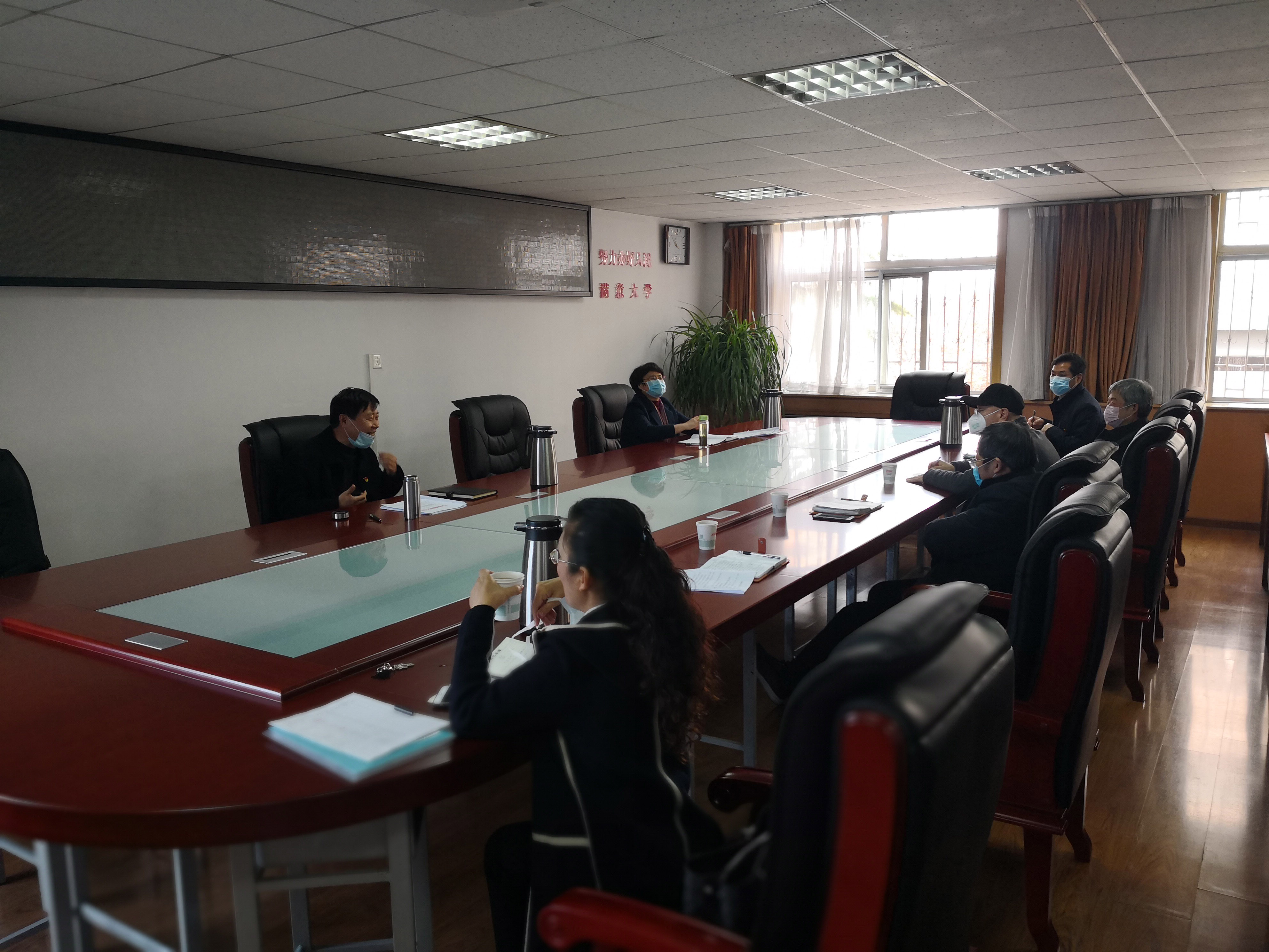 我校召开疫情防控师生员工教育管理工作专班会议.jpg